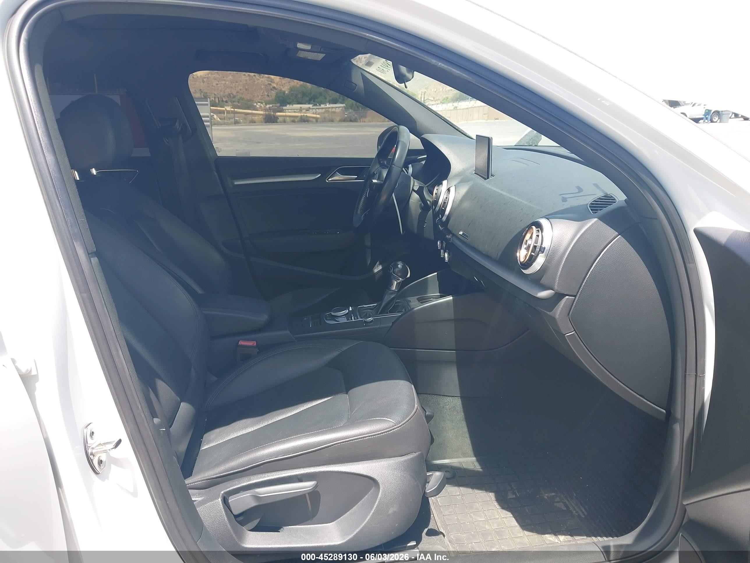 2018 Audi A3 2.0t Premium/2.0t Tech Premium White vin: WAUAUGFF8J1008837