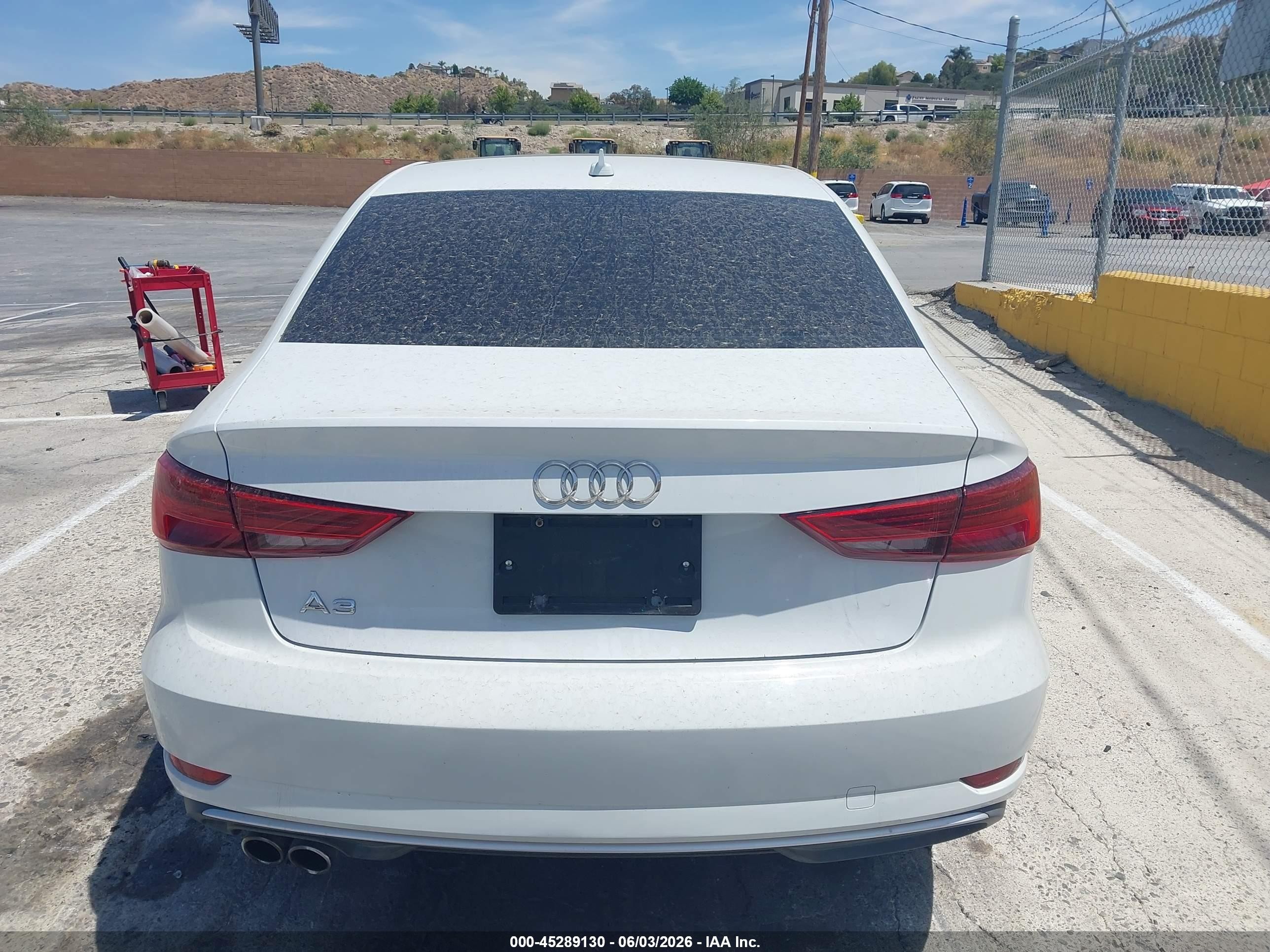 2018 Audi A3 2.0t Premium/2.0t Tech Premium White vin: WAUAUGFF8J1008837