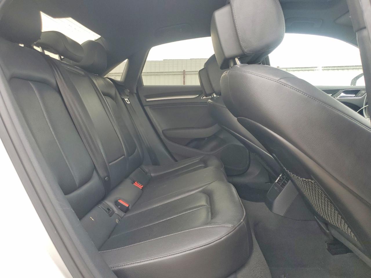 2018 Audi A3 Premium White vin: WAUAUGFF8J1038789