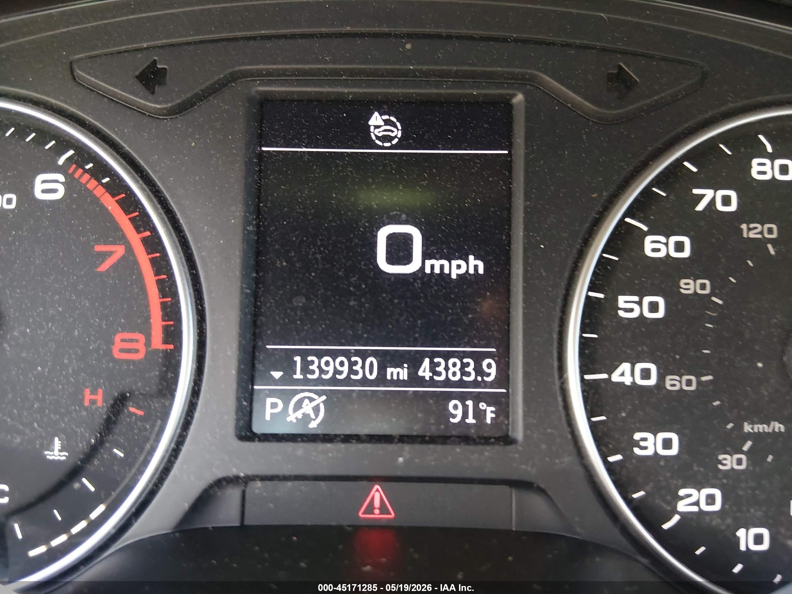 2018 Audi A3 2.0t Premium/2.0t Tech Premium Белый vin: WAUAUGFF9J1032306