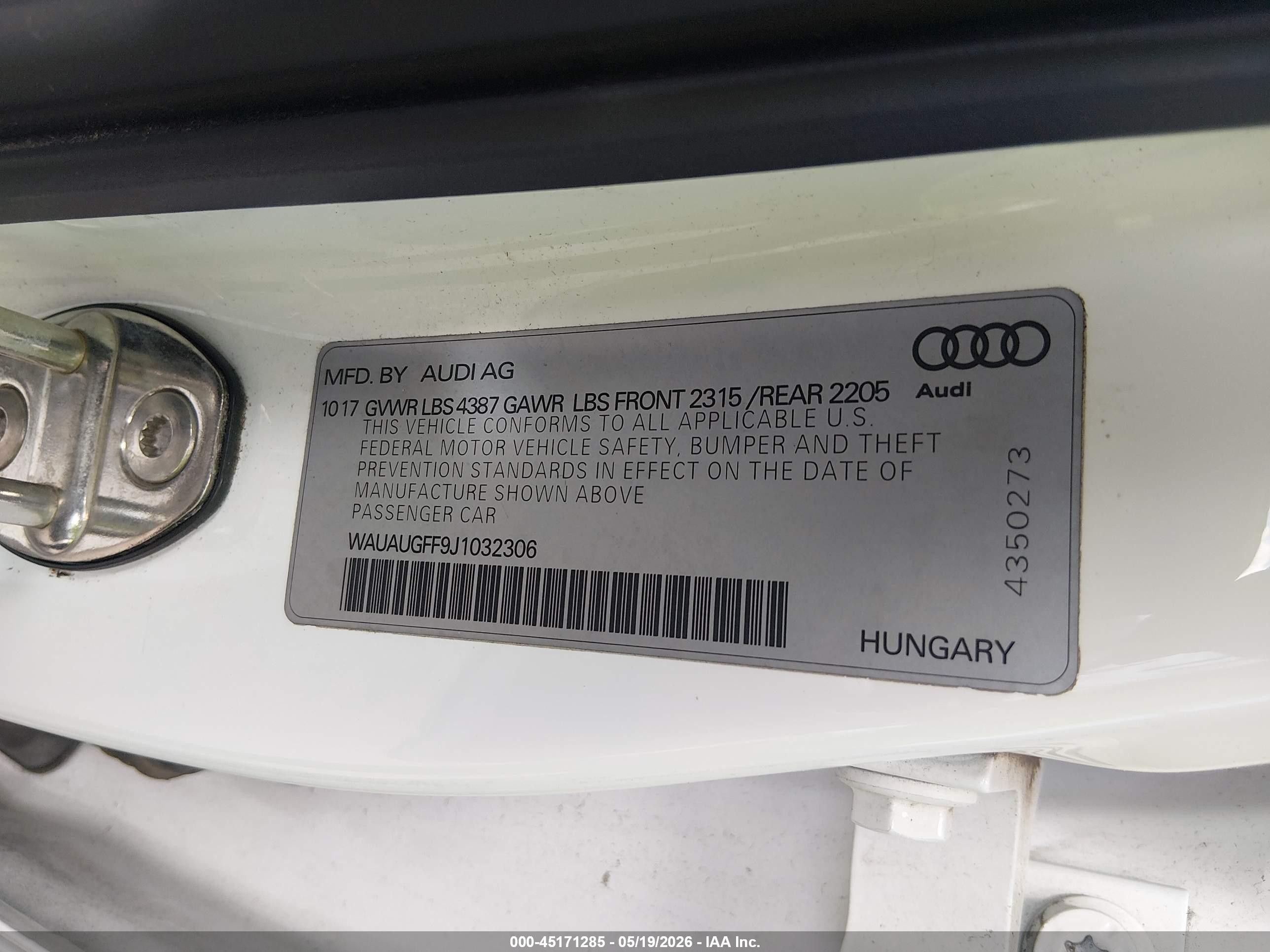 2018 Audi A3 2.0t Premium/2.0t Tech Premium Белый vin: WAUAUGFF9J1032306