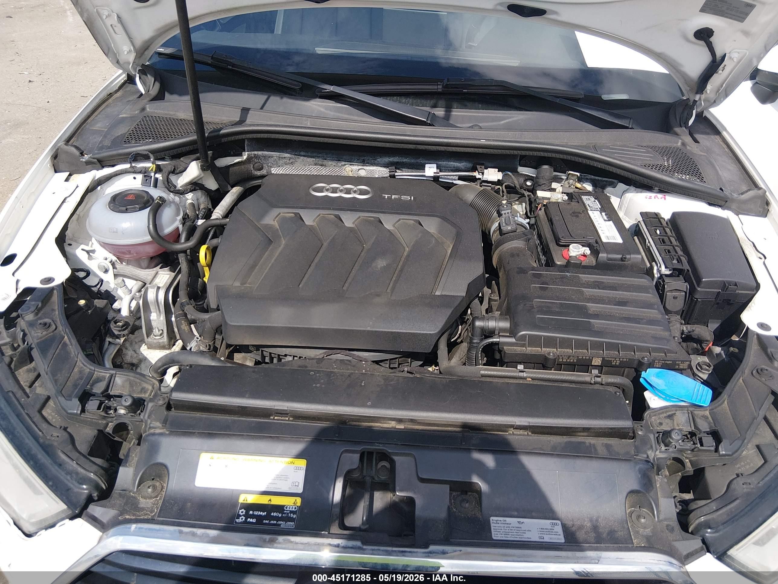 2018 Audi A3 2.0t Premium/2.0t Tech Premium Белый vin: WAUAUGFF9J1032306