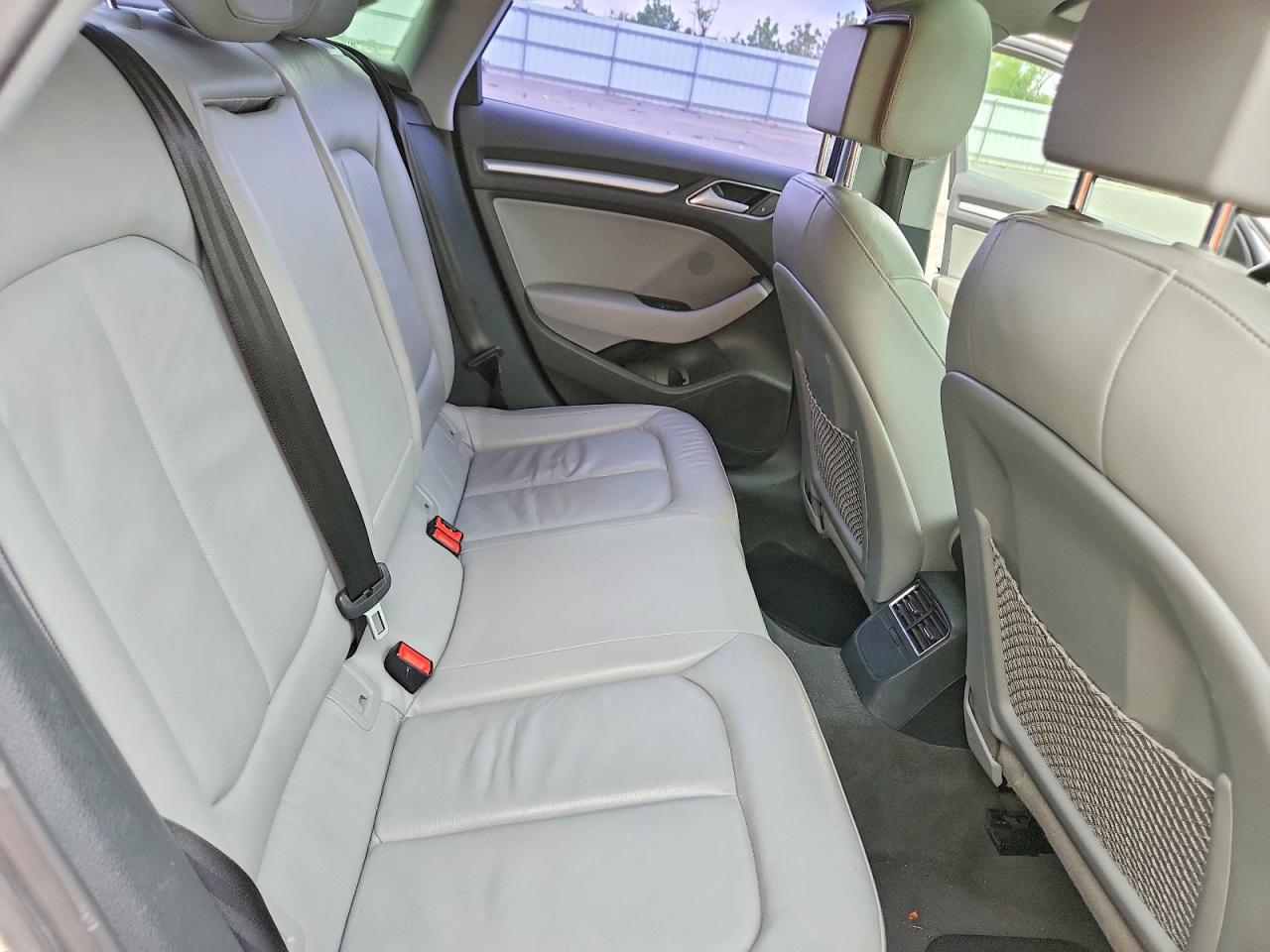 2017 Audi A3 Premium White vin: WAUAUGFFXH1028324