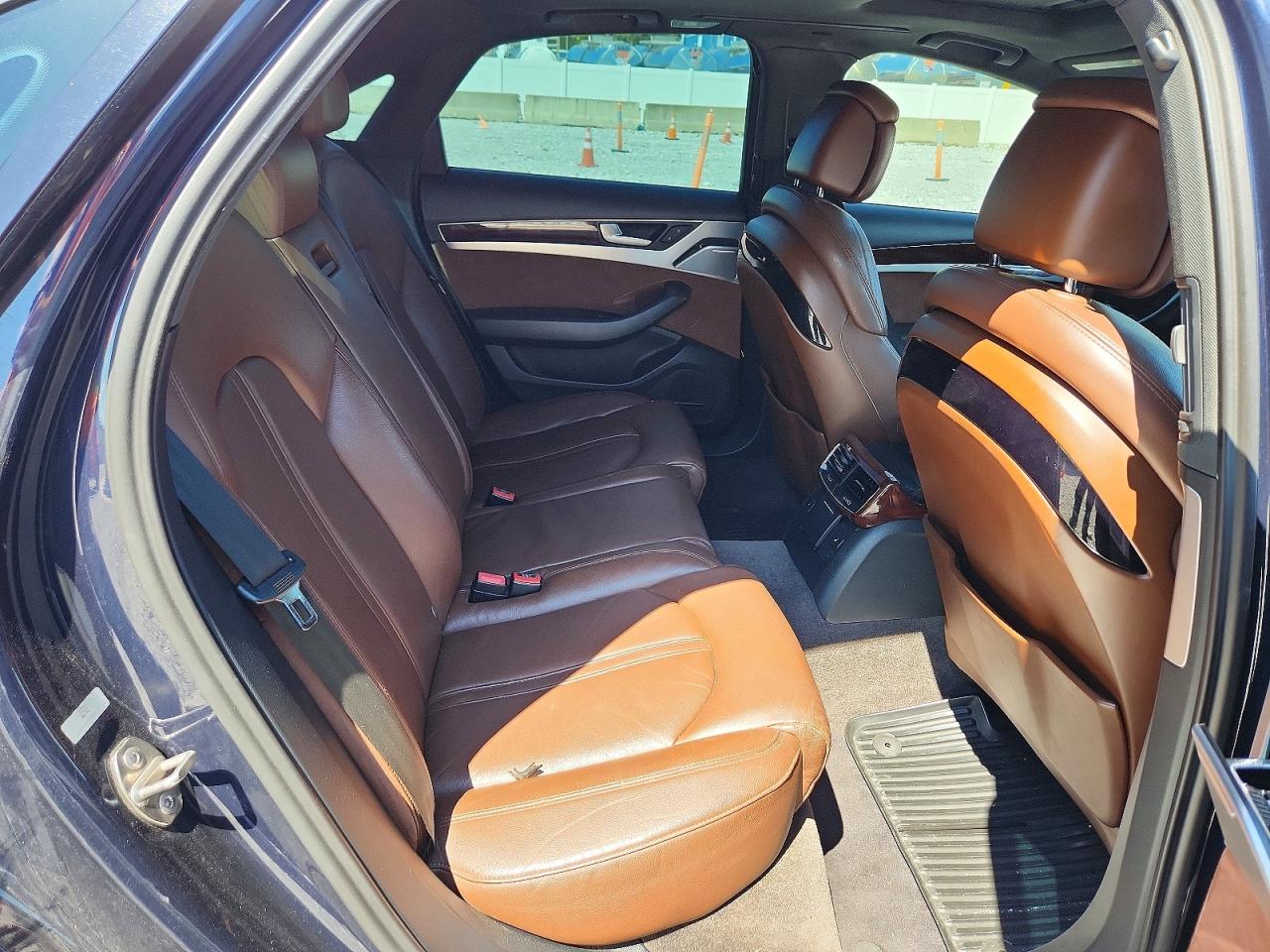 2011 Audi A8 Quattro Blue vin: WAUAVAFD8BN007142