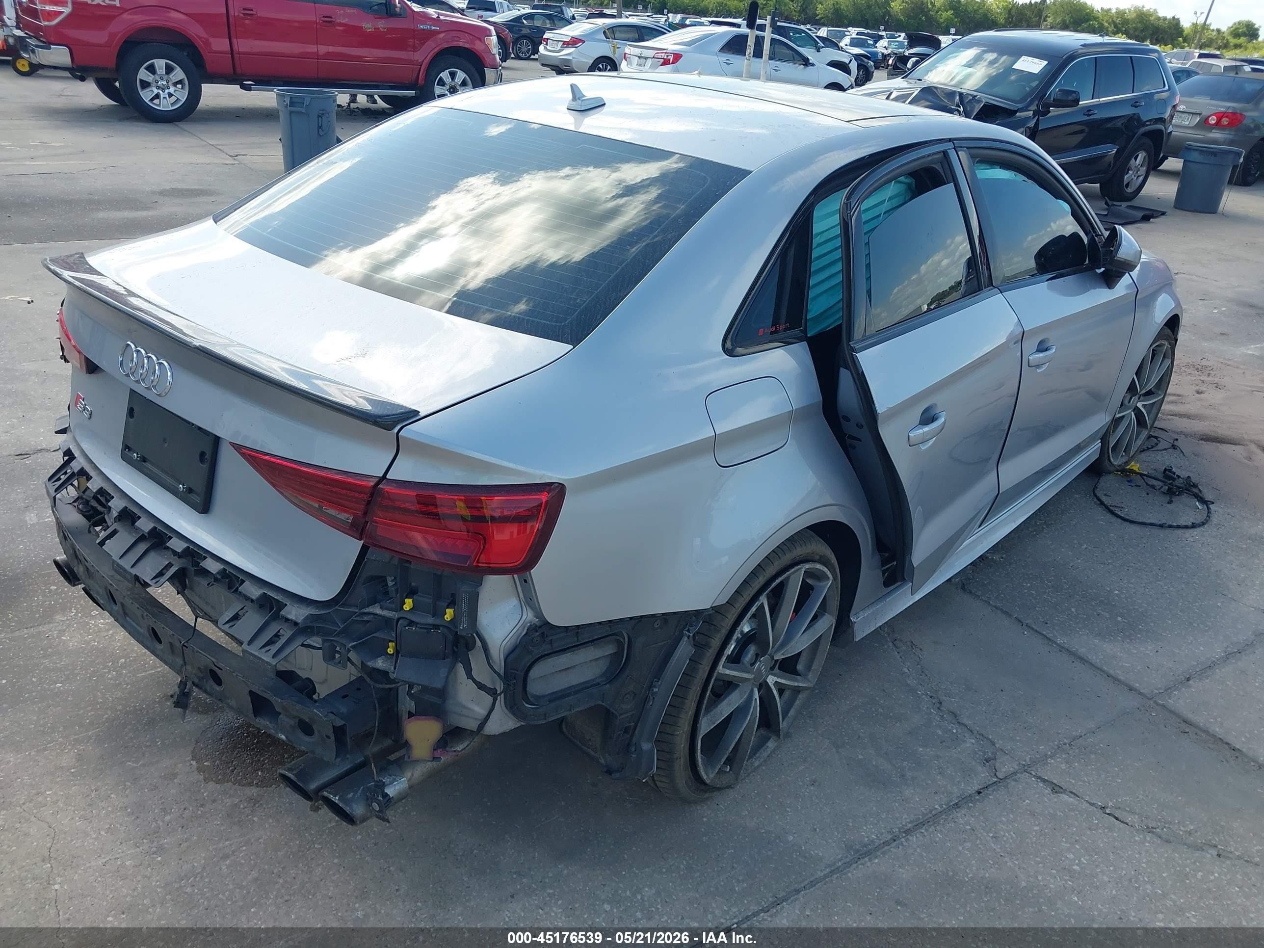 2018 Audi S3 2.0t Premium Plus/2.0t Tech Premium Plus Серебряный vin: WAUB1GFFXJ1043196