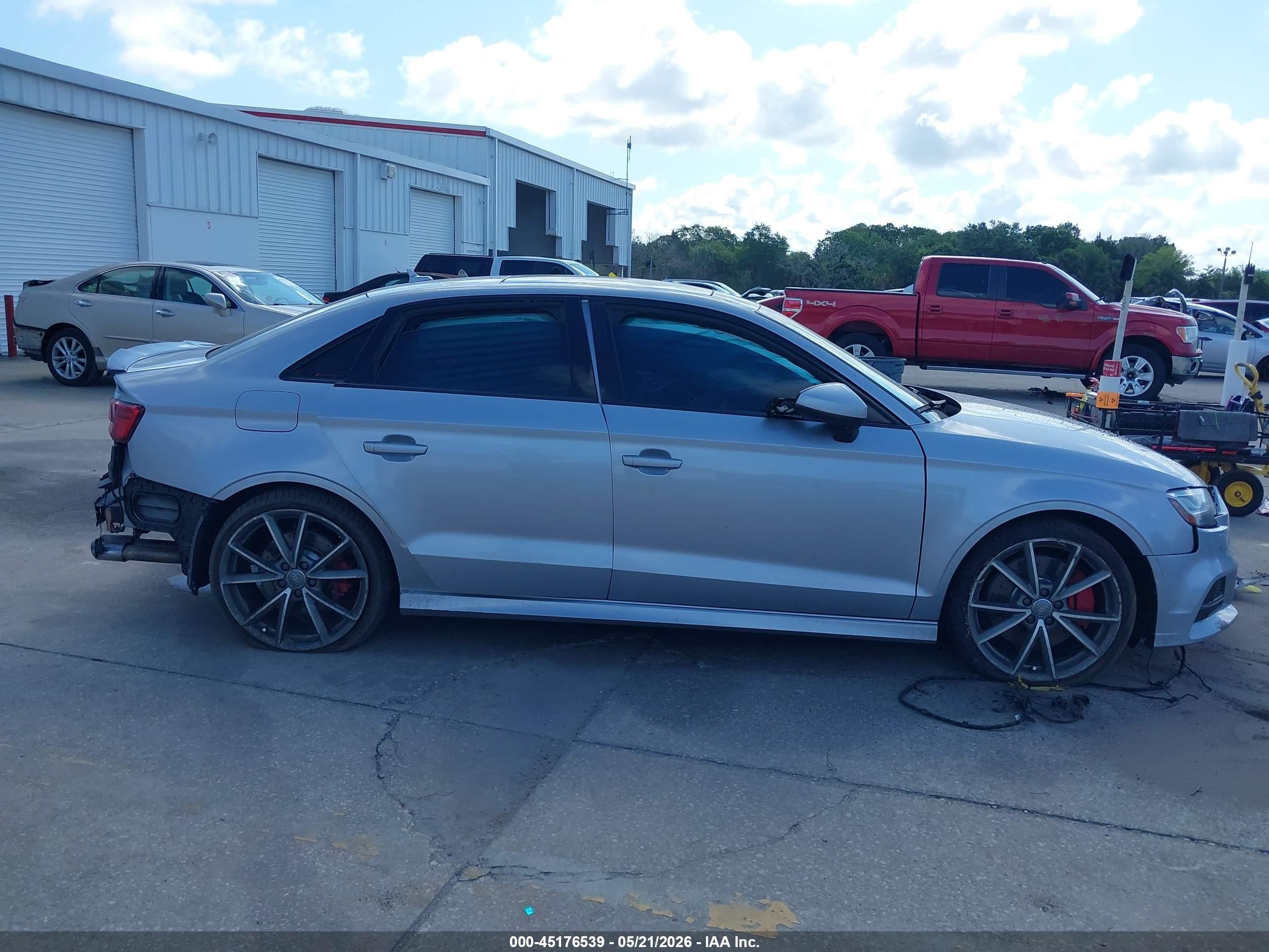 2018 Audi S3 2.0t Premium Plus/2.0t Tech Premium Plus Серебряный vin: WAUB1GFFXJ1043196