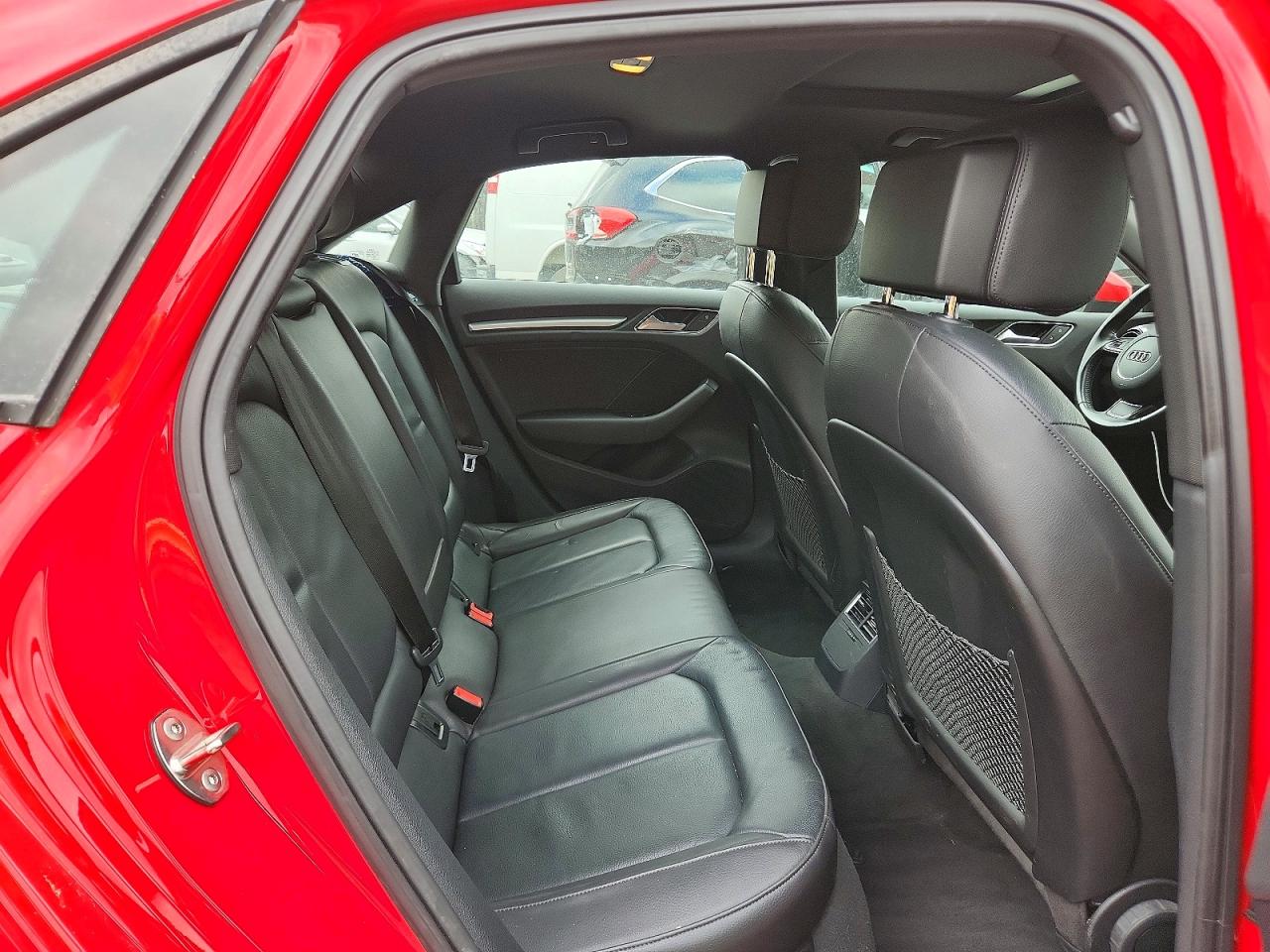 2016 Audi A3 Premium Красный vin: WAUB8GFF7G1010290