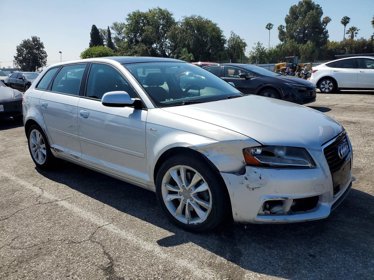 2011 Audi A3 Premium Silver vin: WAUBEAFM0BA106405