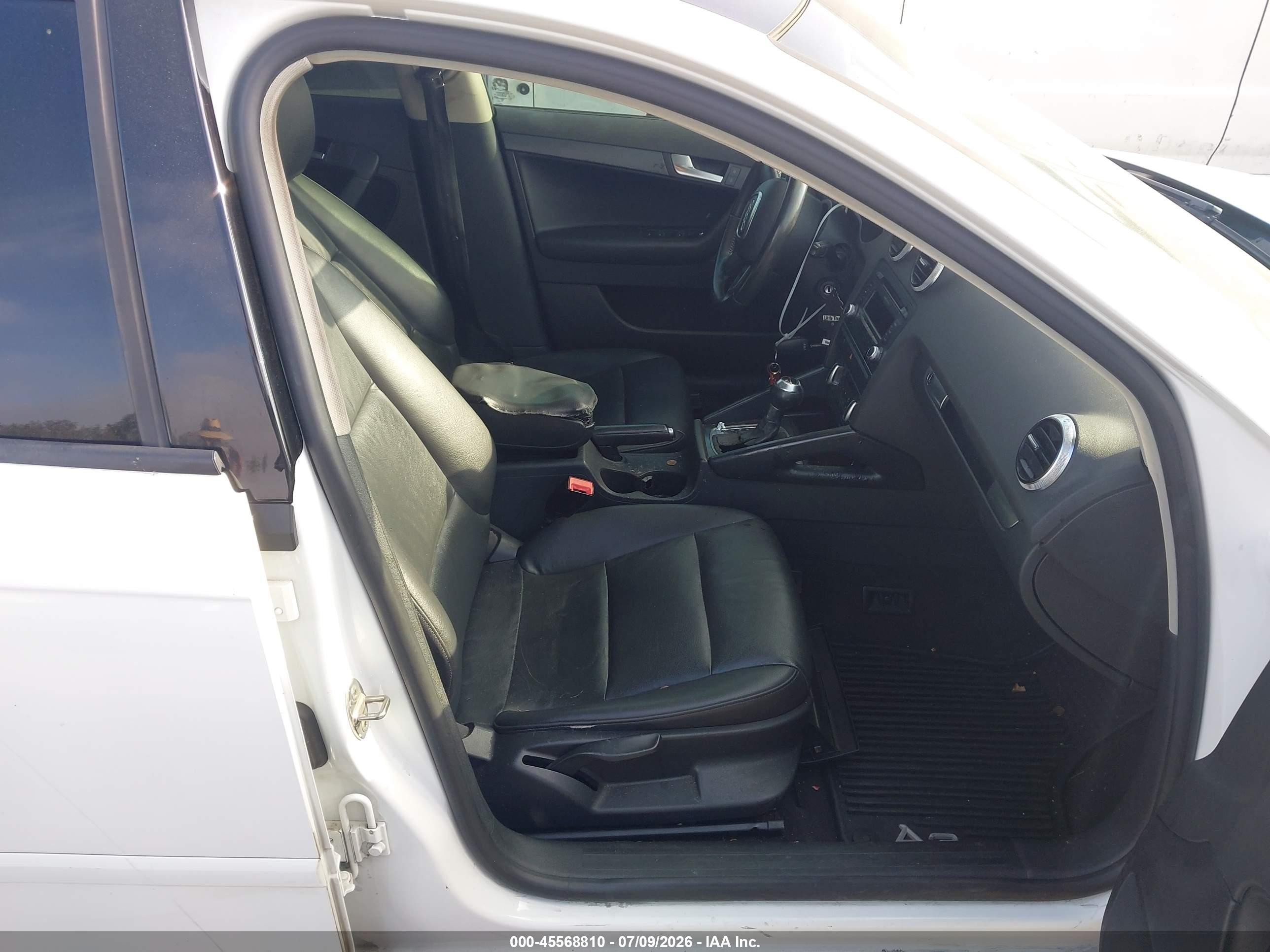 2012 Audi A3 2.0t Premium Белый vin: WAUBEAFM2CA051781