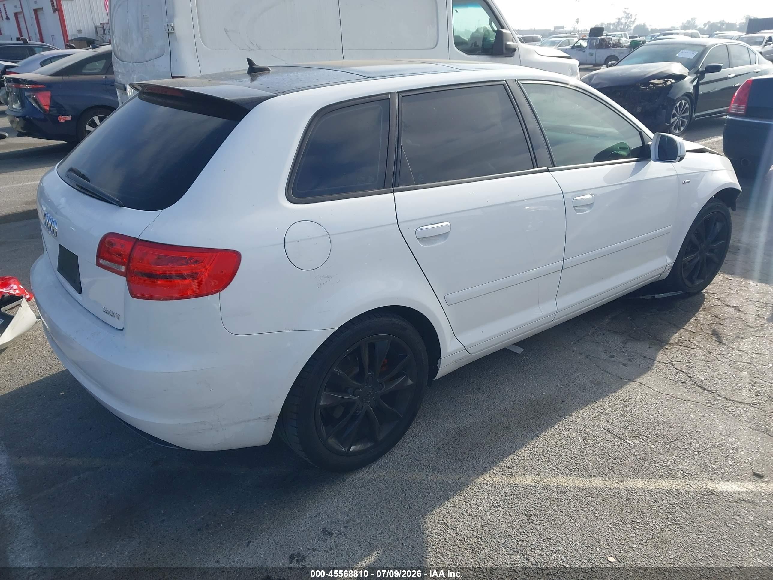 2012 Audi A3 2.0t Premium Белый vin: WAUBEAFM2CA051781