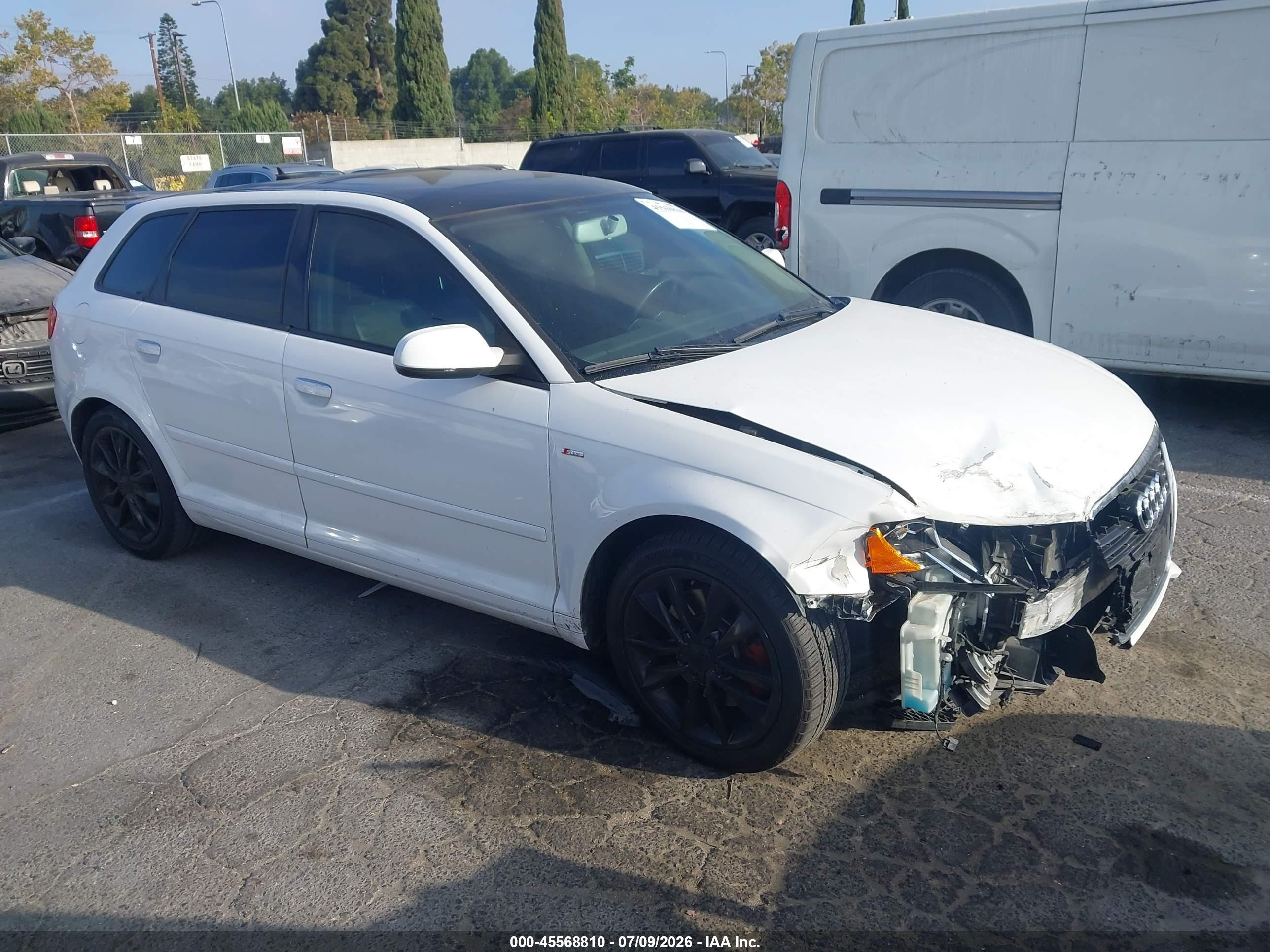 2012 Audi A3 2.0t Premium Белый vin: WAUBEAFM2CA051781