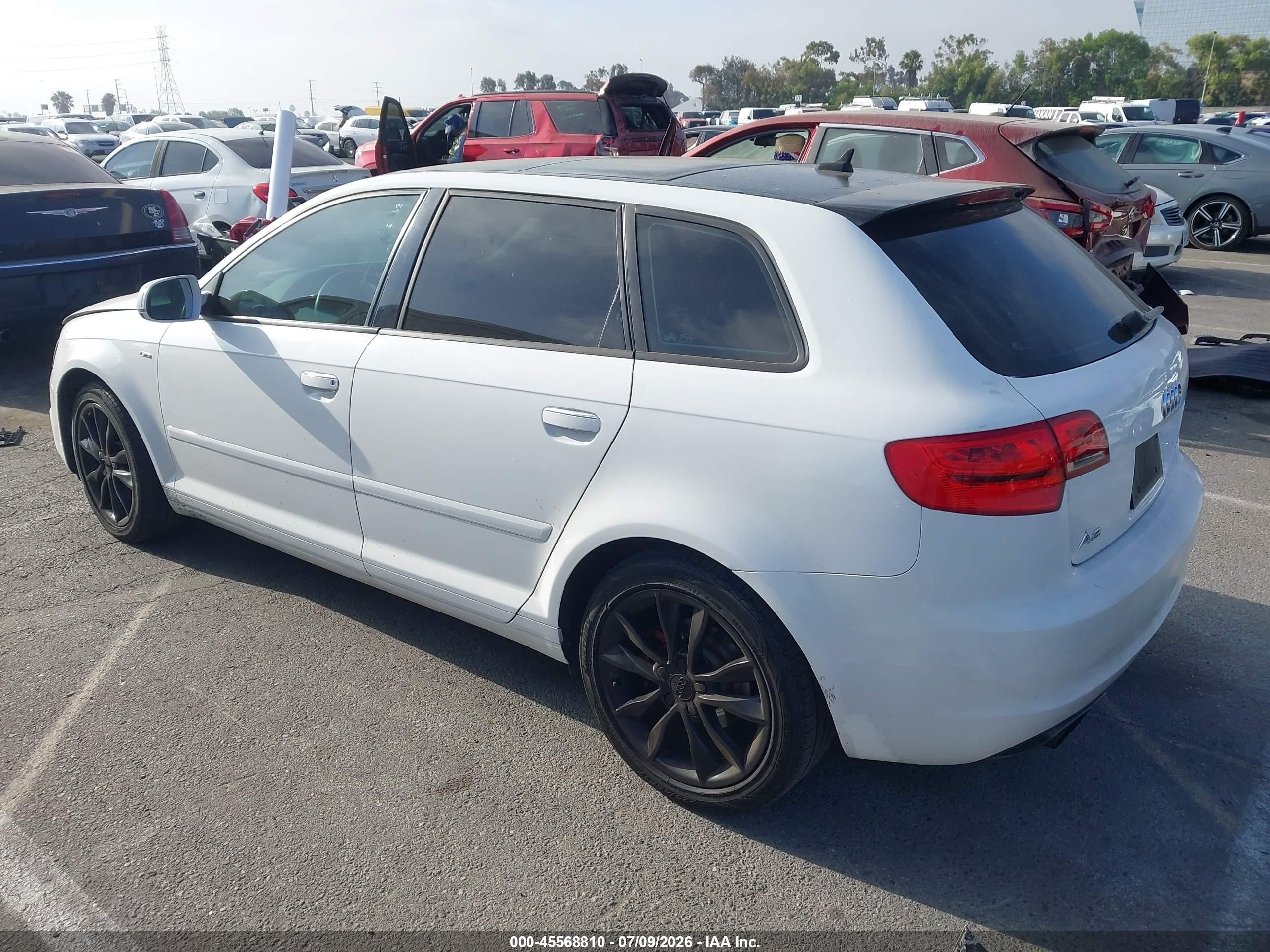 2012 Audi A3 2.0t Premium Белый vin: WAUBEAFM2CA051781