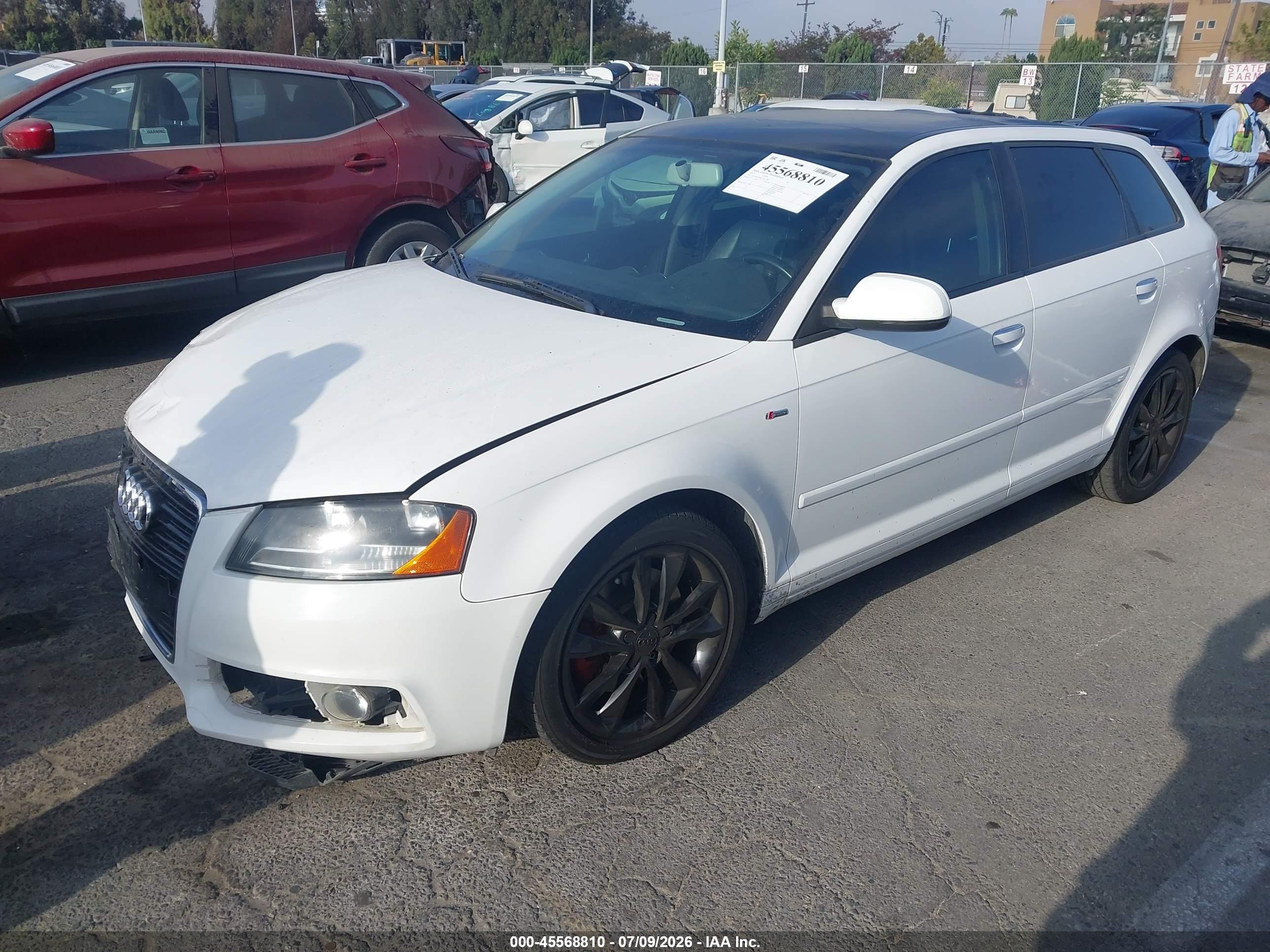 2012 Audi A3 2.0t Premium Белый vin: WAUBEAFM2CA051781
