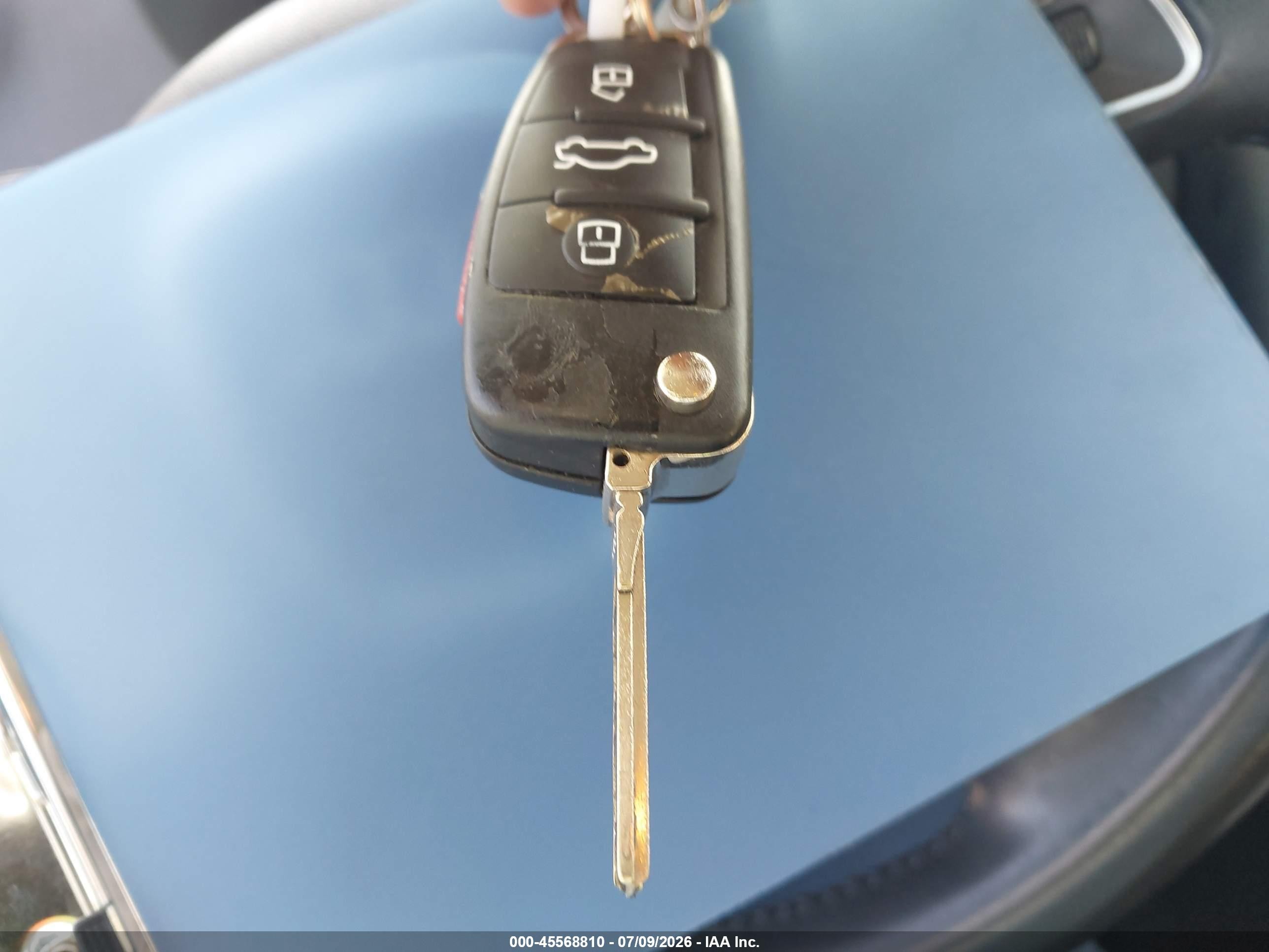 2012 Audi A3 2.0t Premium Белый vin: WAUBEAFM2CA051781