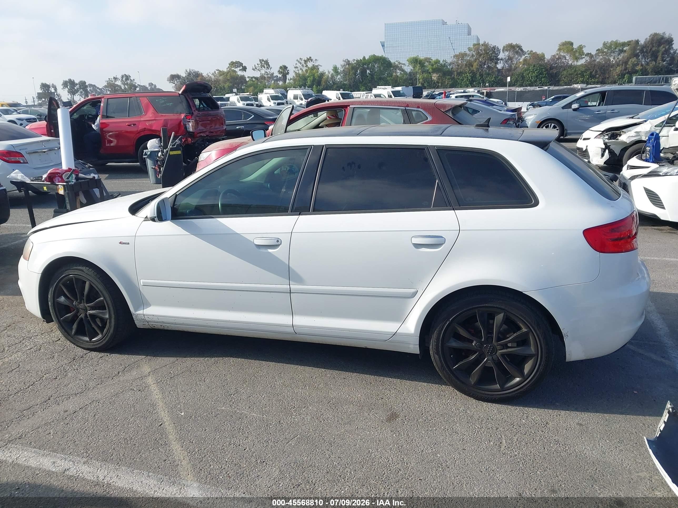 2012 Audi A3 2.0t Premium Белый vin: WAUBEAFM2CA051781
