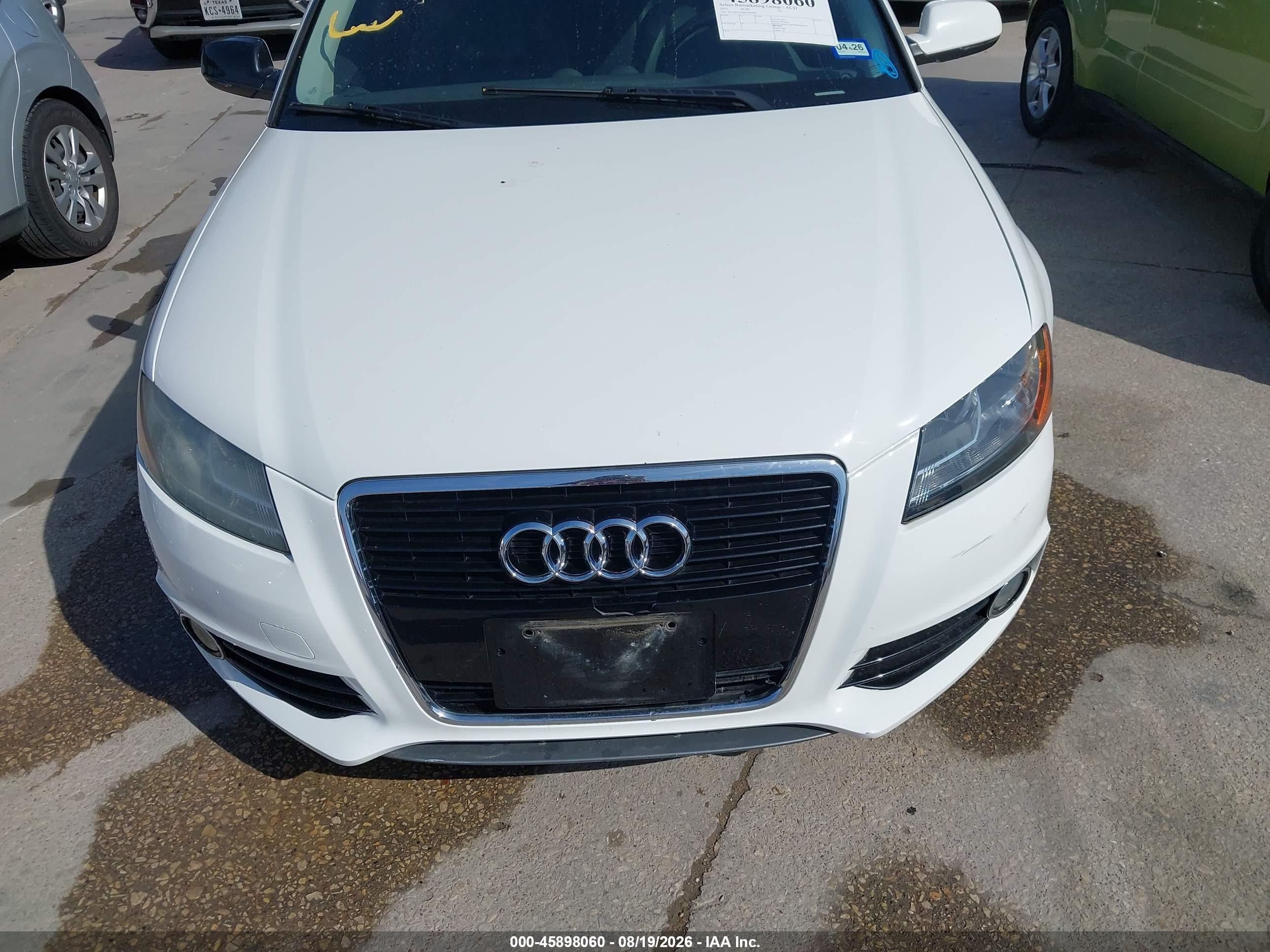 2013 Audi A3 2.0t Premium Белый vin: WAUBEAFM6DA003489