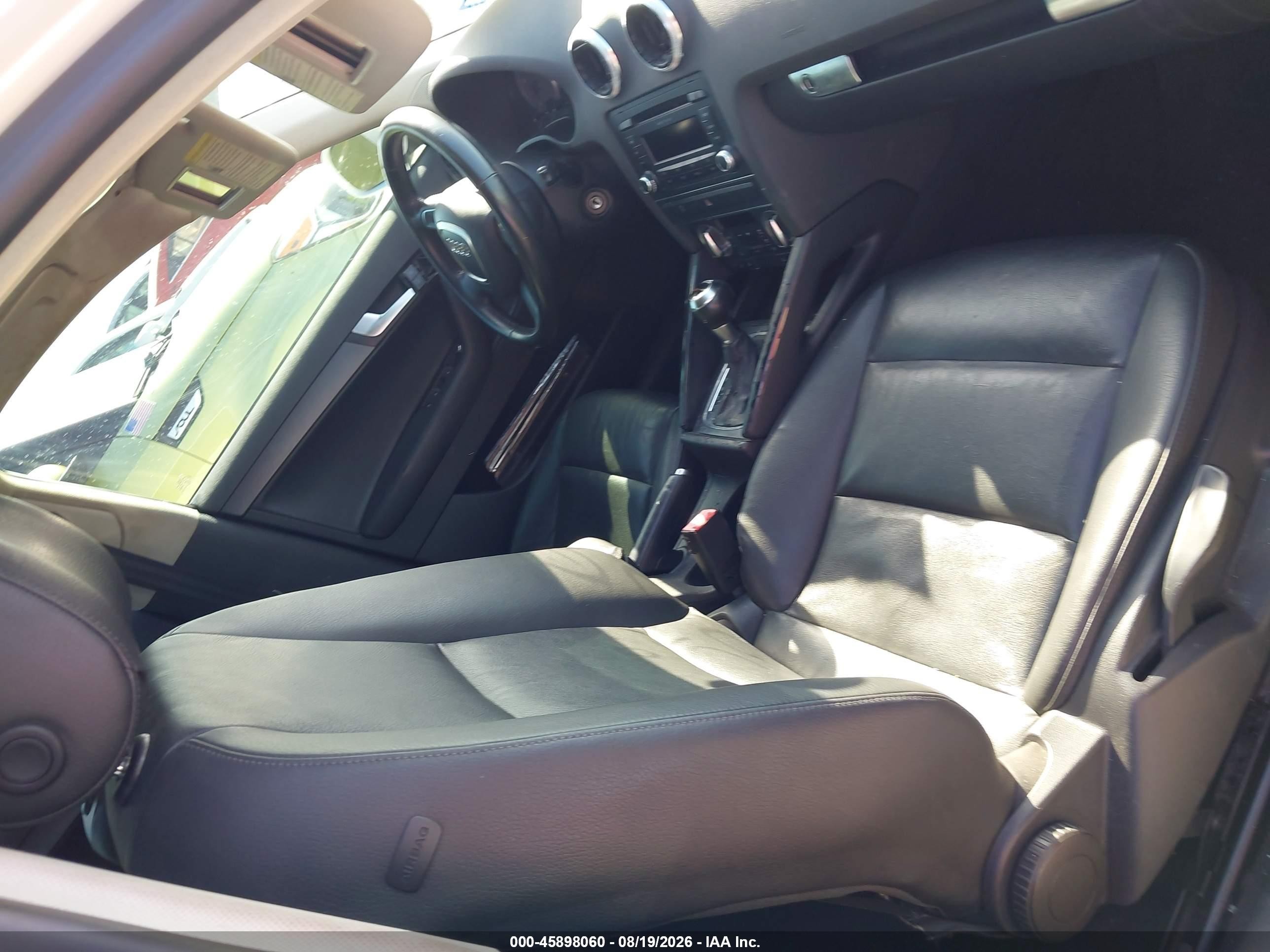 2013 Audi A3 2.0t Premium Белый vin: WAUBEAFM6DA003489