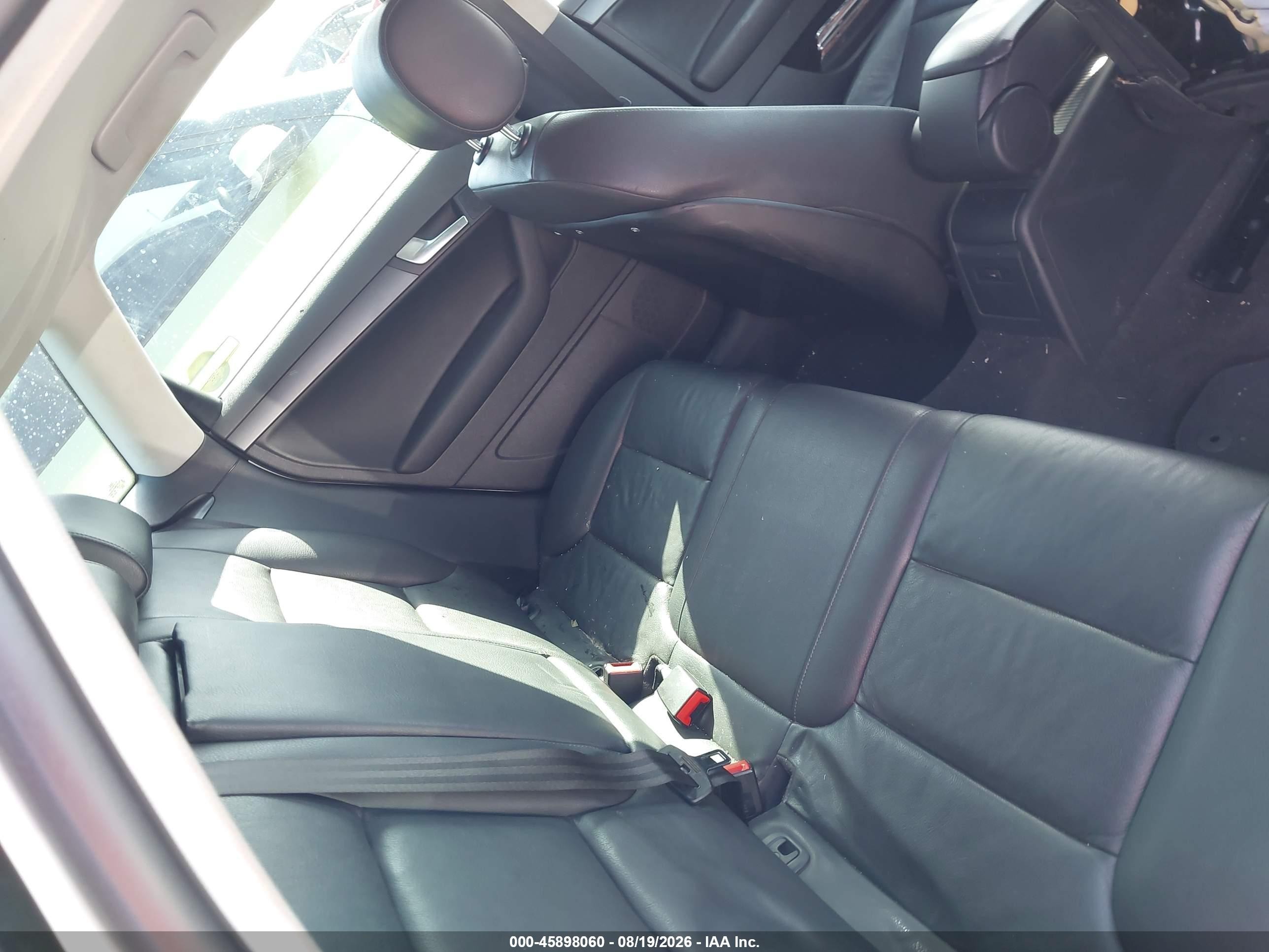 2013 Audi A3 2.0t Premium Белый vin: WAUBEAFM6DA003489