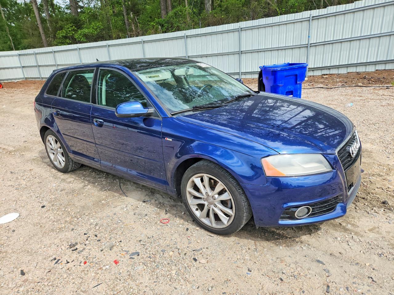 2012 Audi A3 Premium Синий vin: WAUBEAFM7CA104250