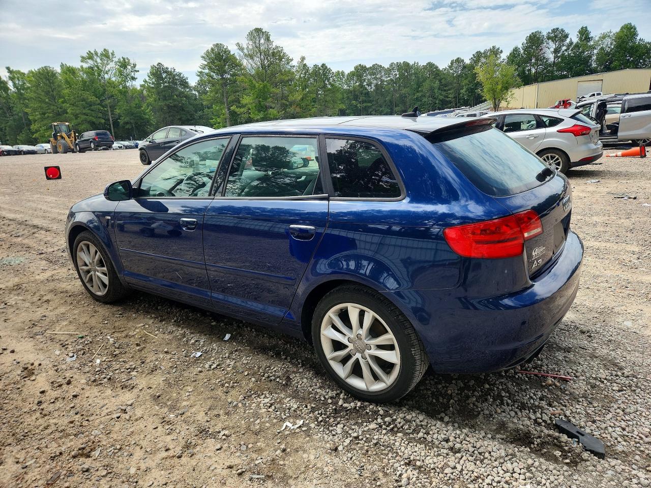 2012 Audi A3 Premium Синий vin: WAUBEAFM7CA104250