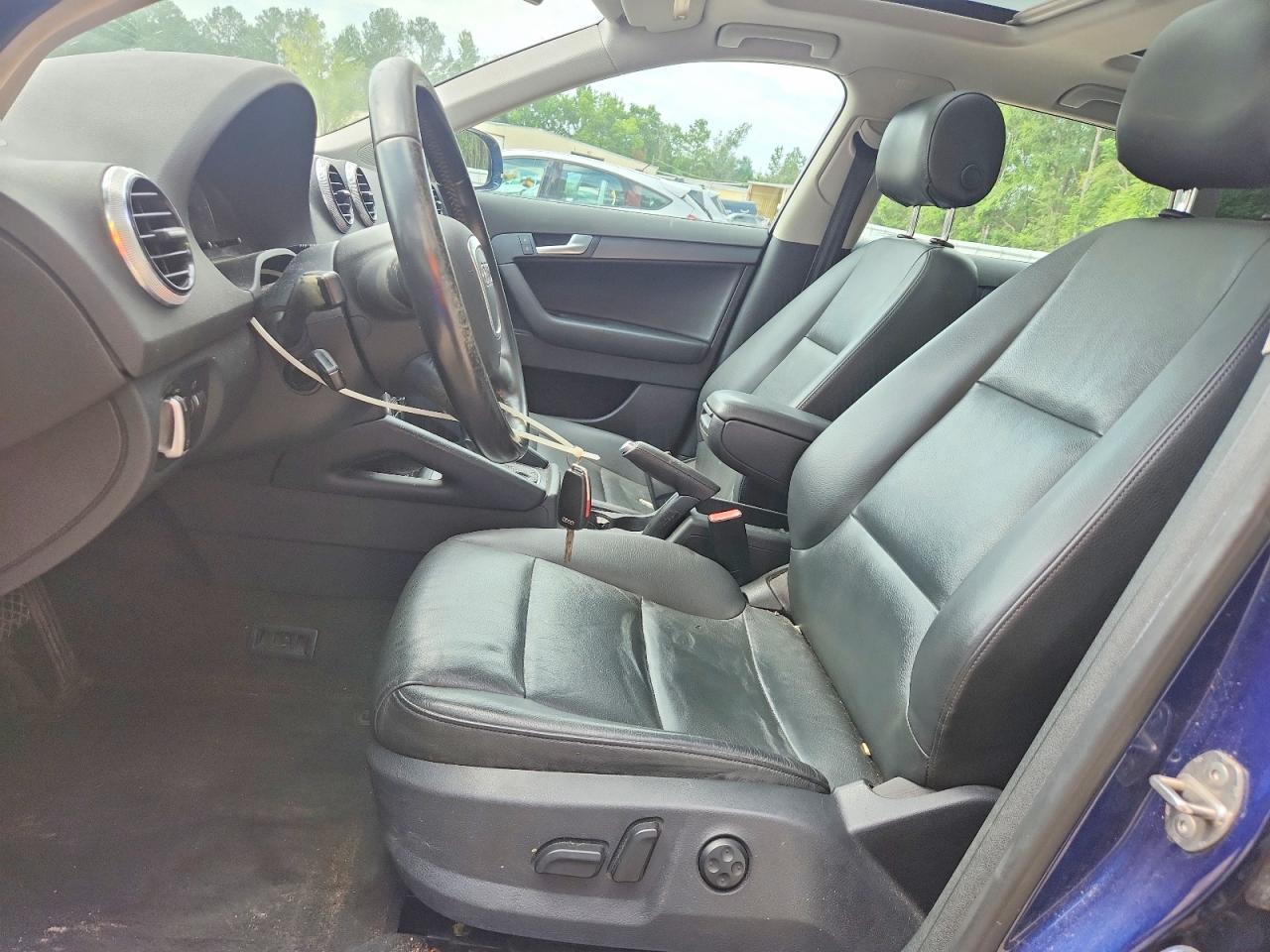 2012 Audi A3 Premium Синий vin: WAUBEAFM7CA104250
