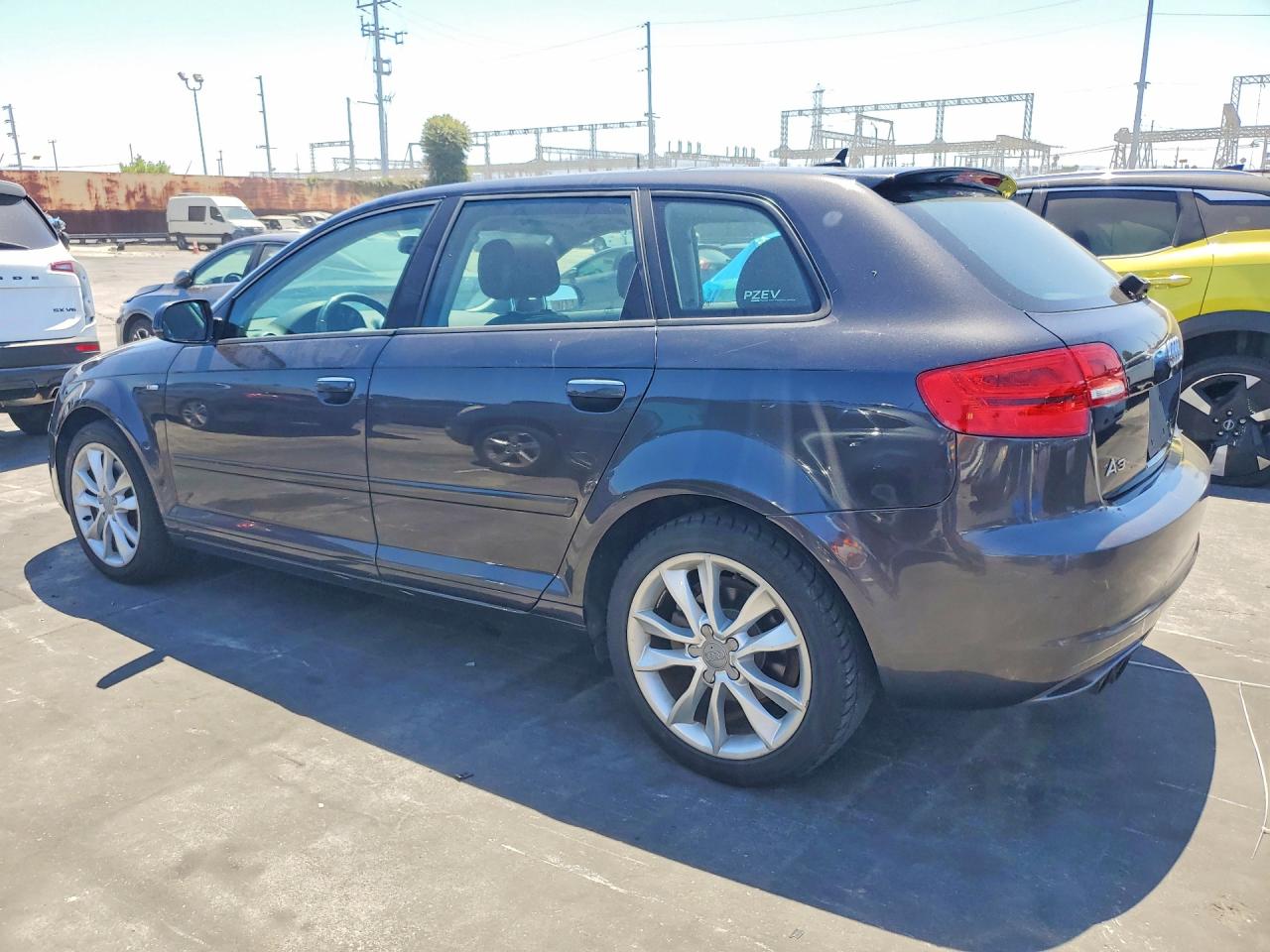 2012 Audi A3 Premium Угольный vin: WAUBEAFM9CA167088