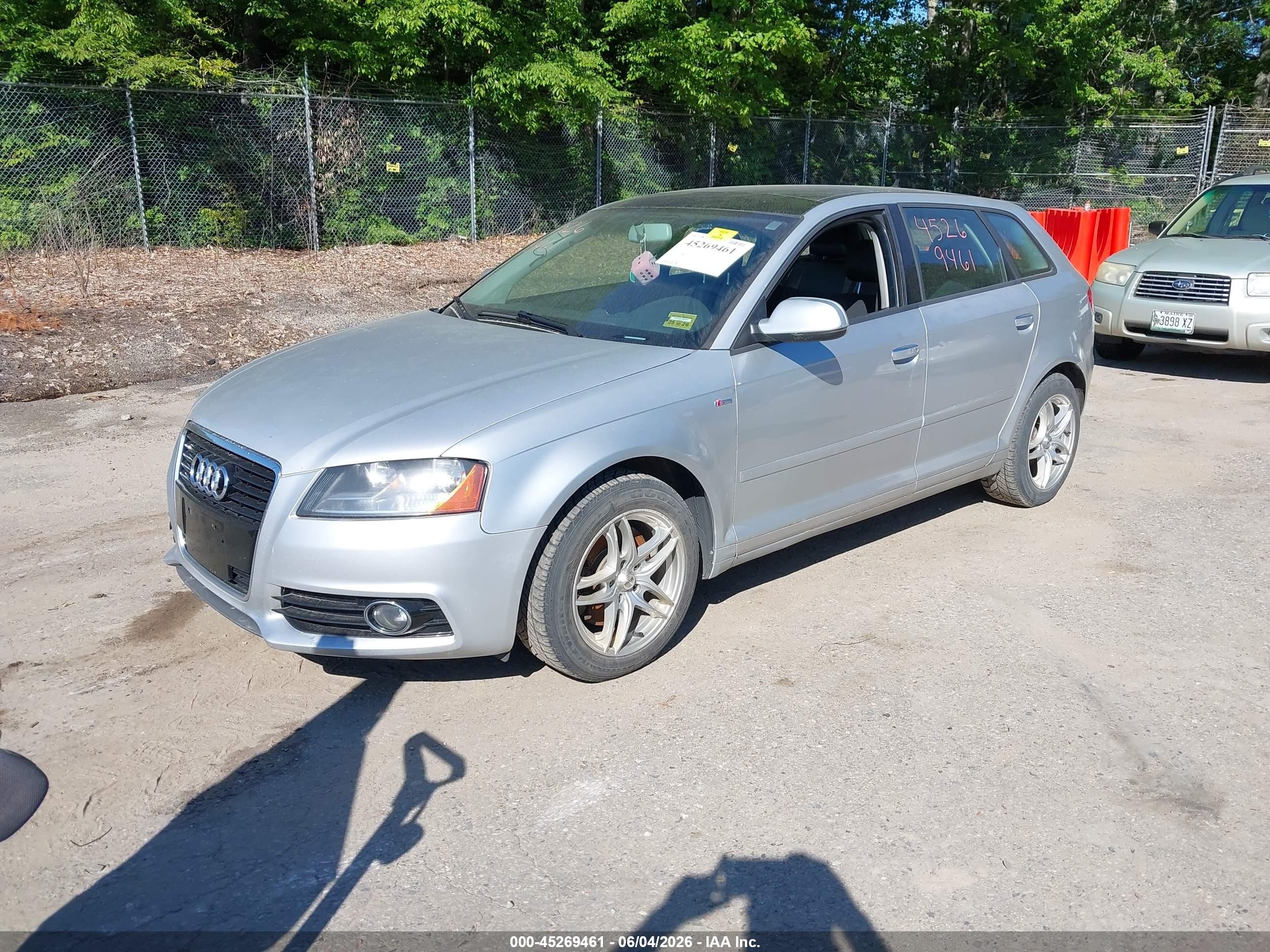 2012 Audi A3 2.0t Premium Silver vin: WAUBEAFMXCA162661