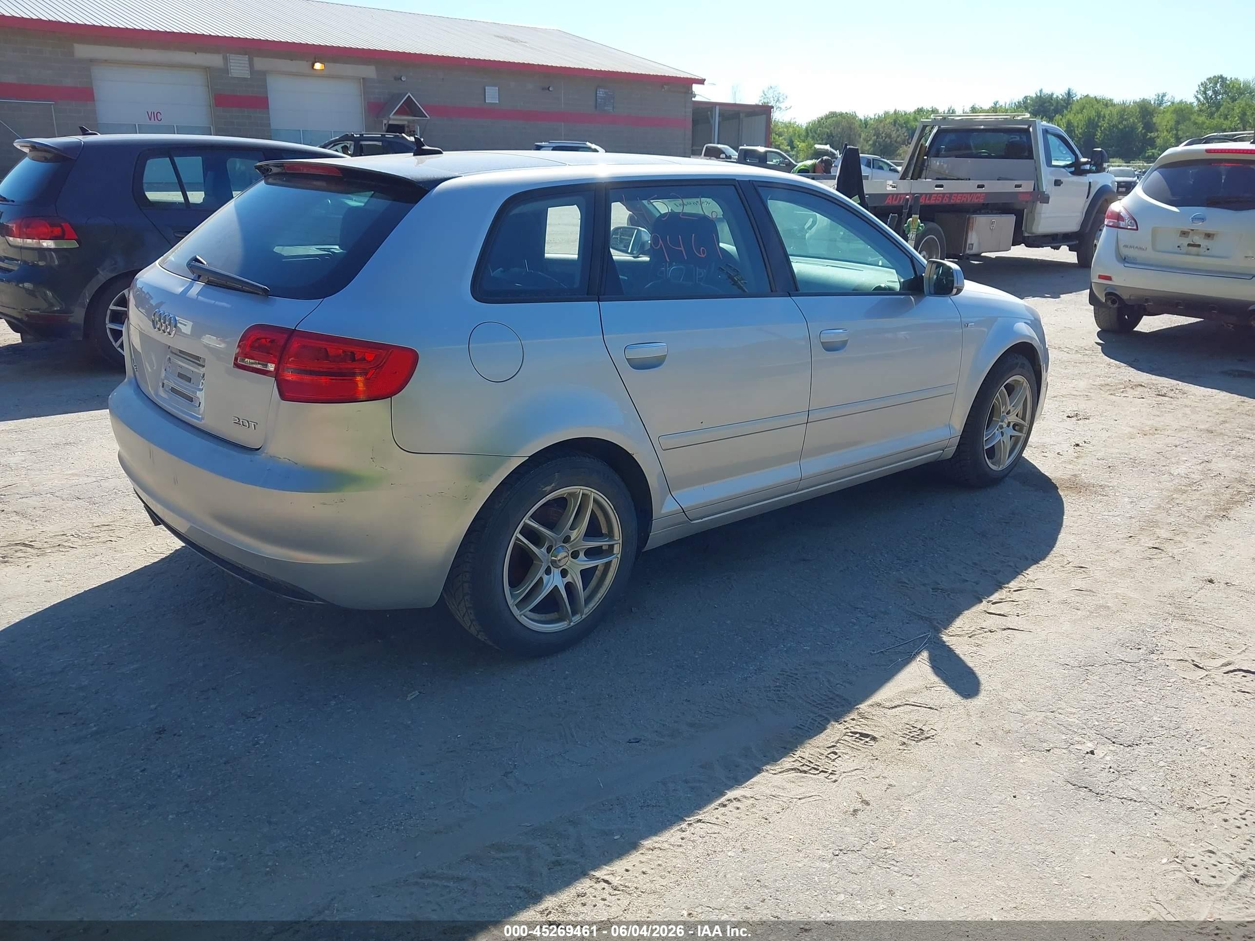 2012 Audi A3 2.0t Premium Silver vin: WAUBEAFMXCA162661