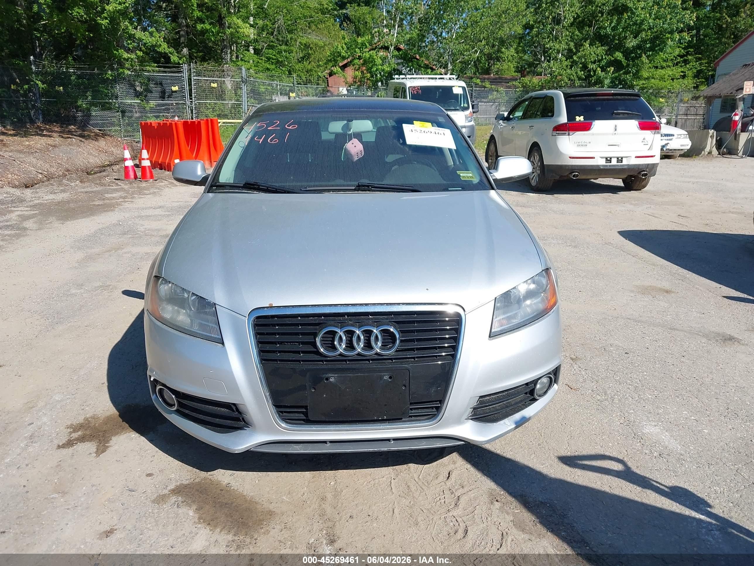 2012 Audi A3 2.0t Premium Silver vin: WAUBEAFMXCA162661