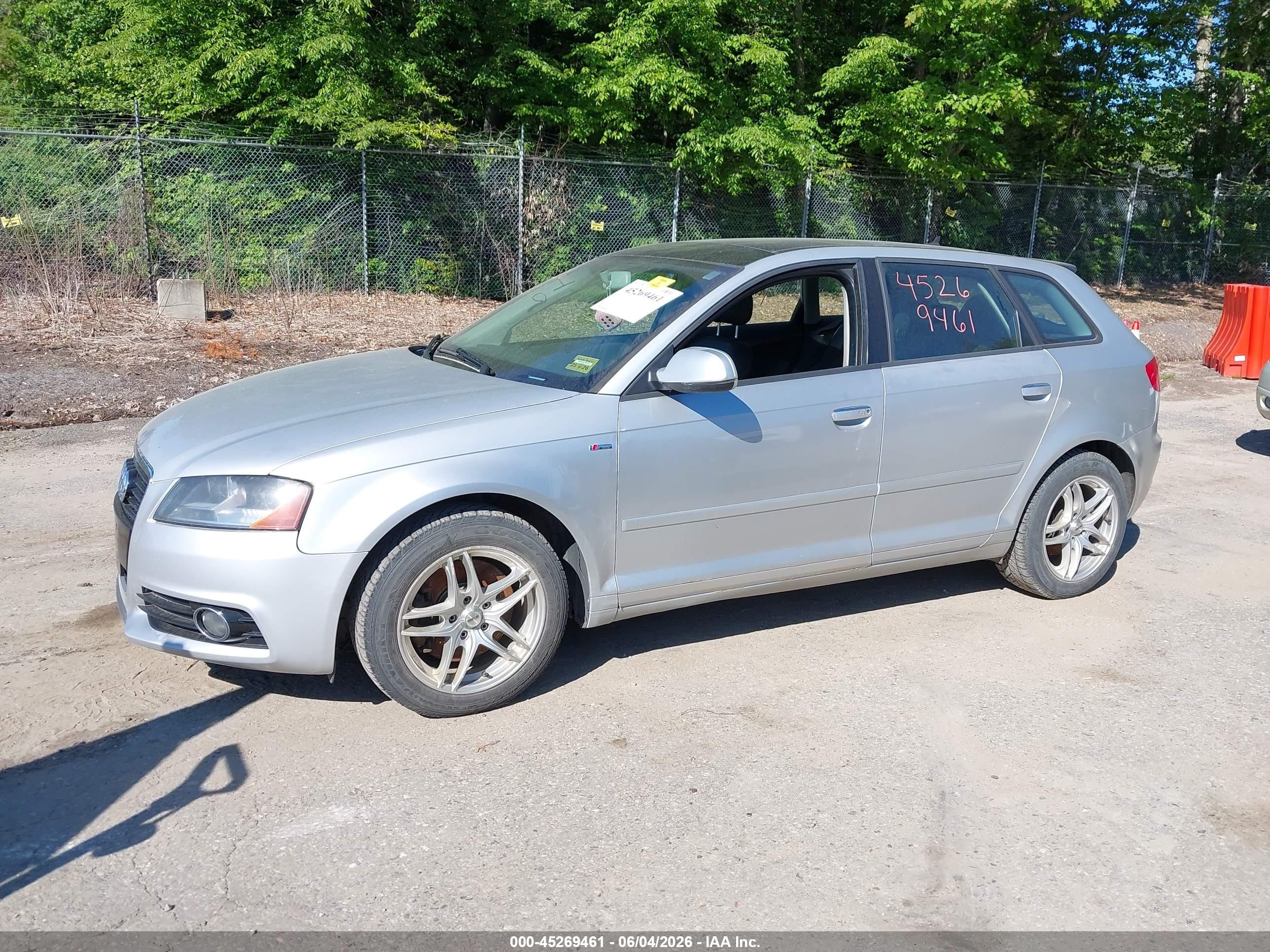 2012 Audi A3 2.0t Premium Silver vin: WAUBEAFMXCA162661