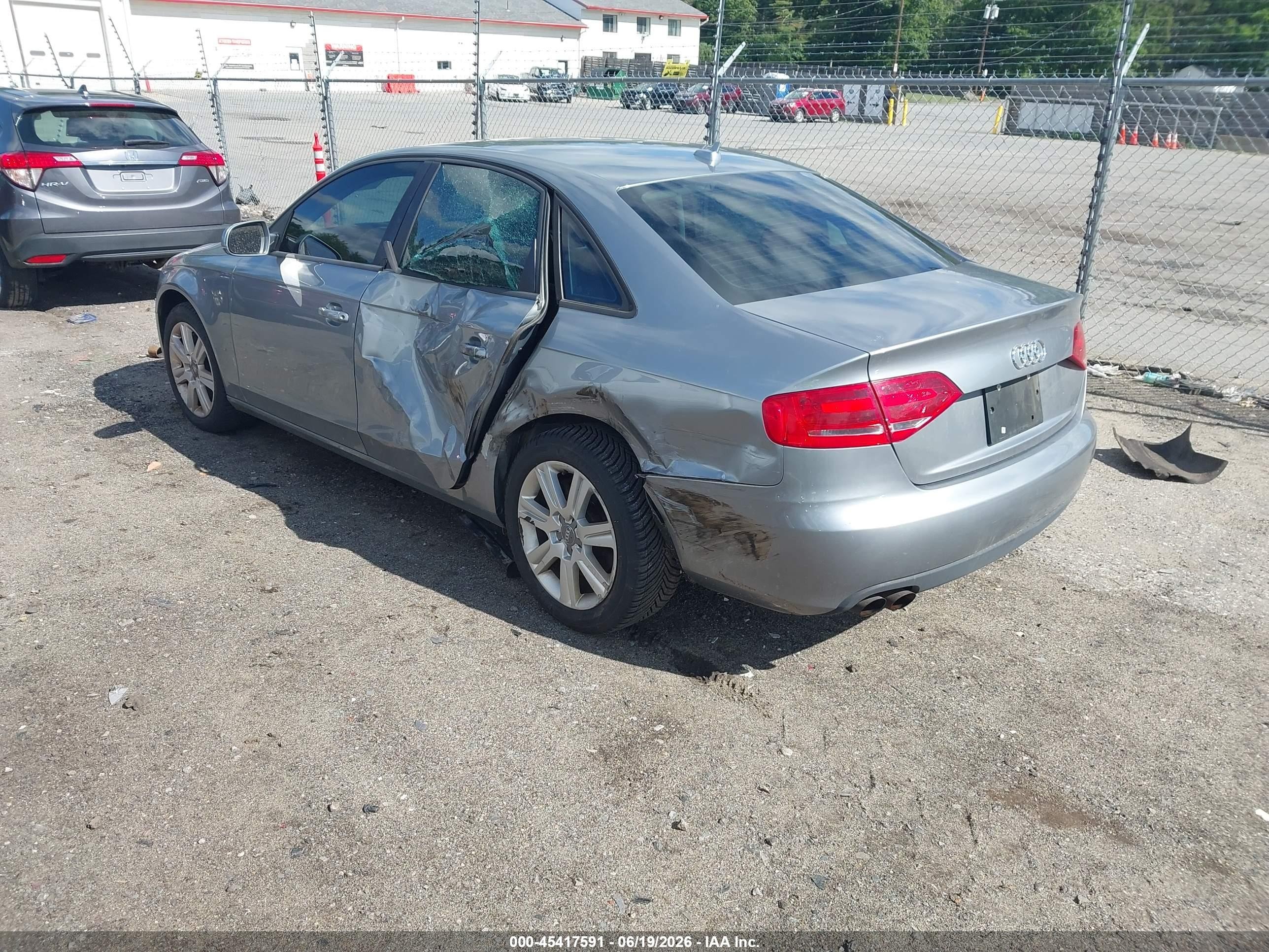 2010 Audi A4 2.0t Premium Серебряный vin: WAUBFAFL0AN035055