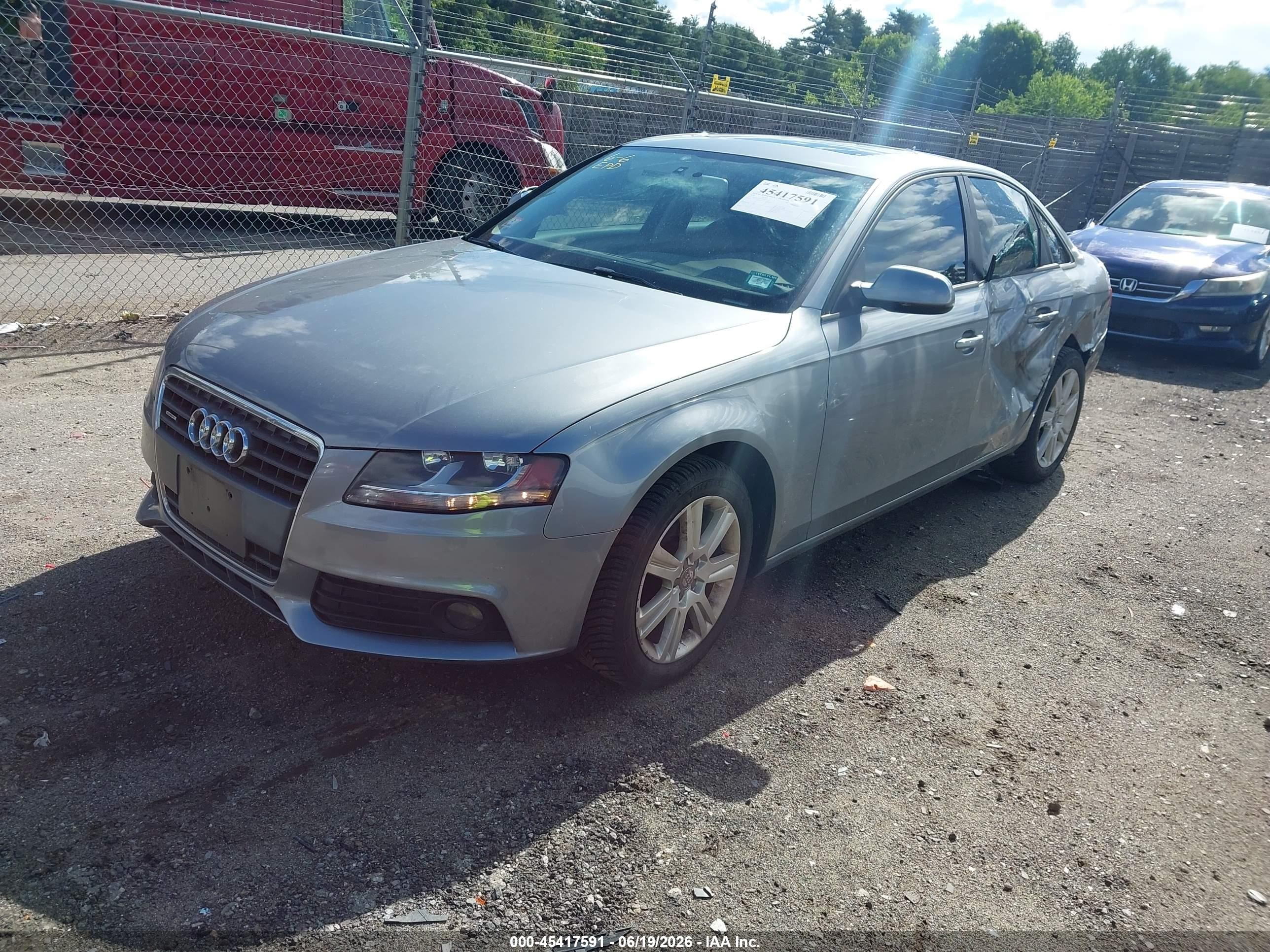 2010 Audi A4 2.0t Premium Серебряный vin: WAUBFAFL0AN035055
