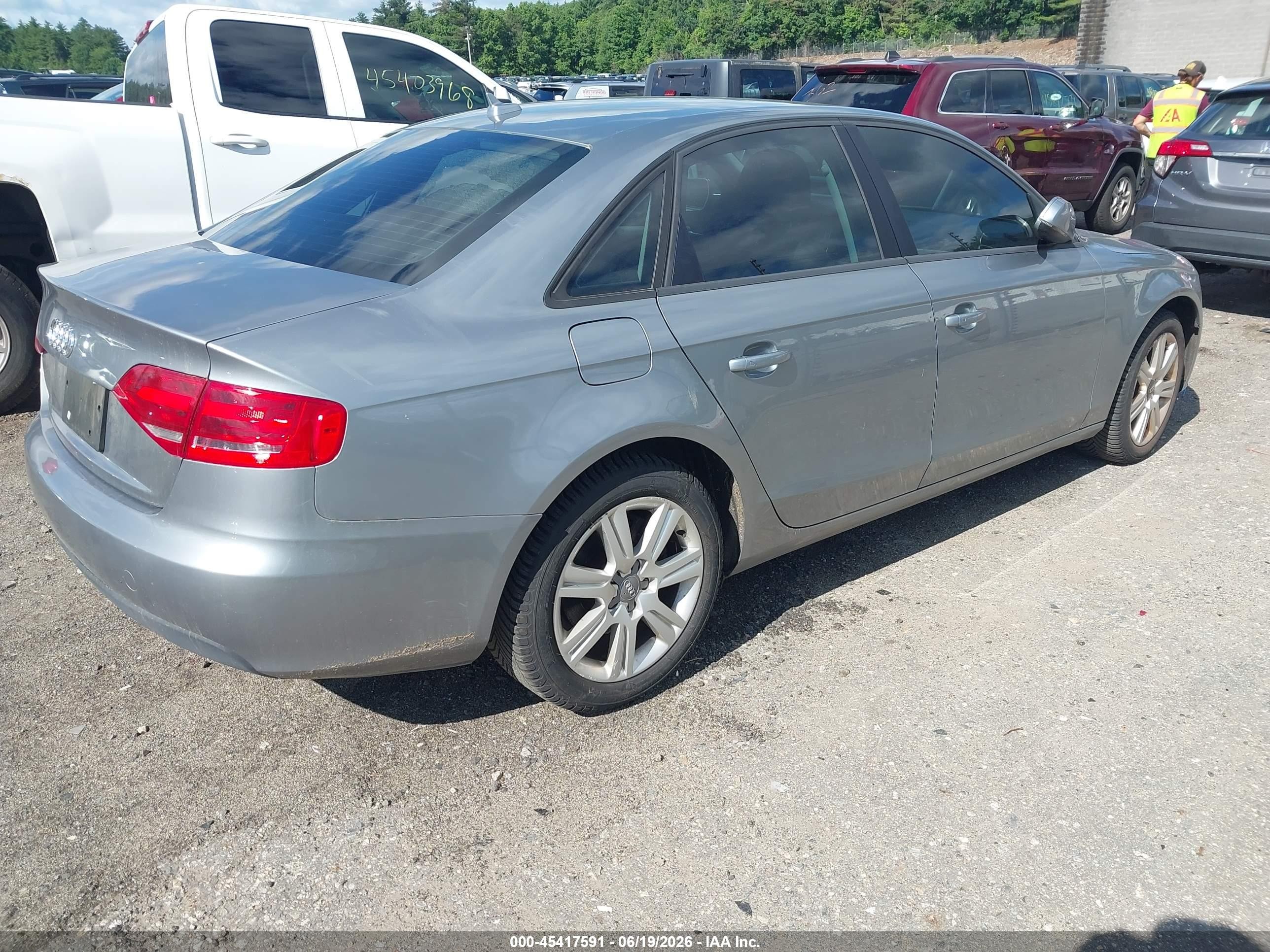 2010 Audi A4 2.0t Premium Серебряный vin: WAUBFAFL0AN035055