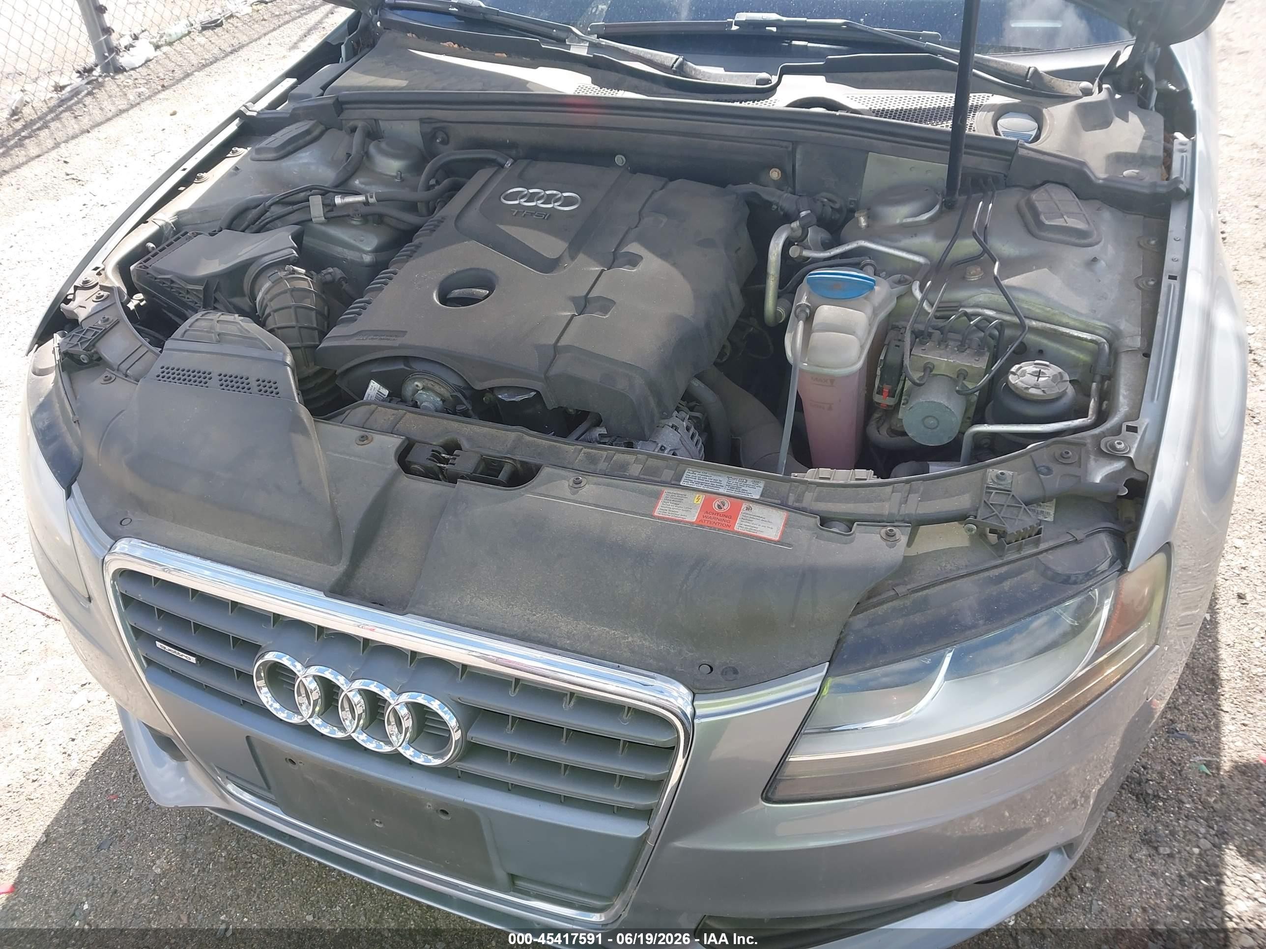 2010 Audi A4 2.0t Premium Серебряный vin: WAUBFAFL0AN035055