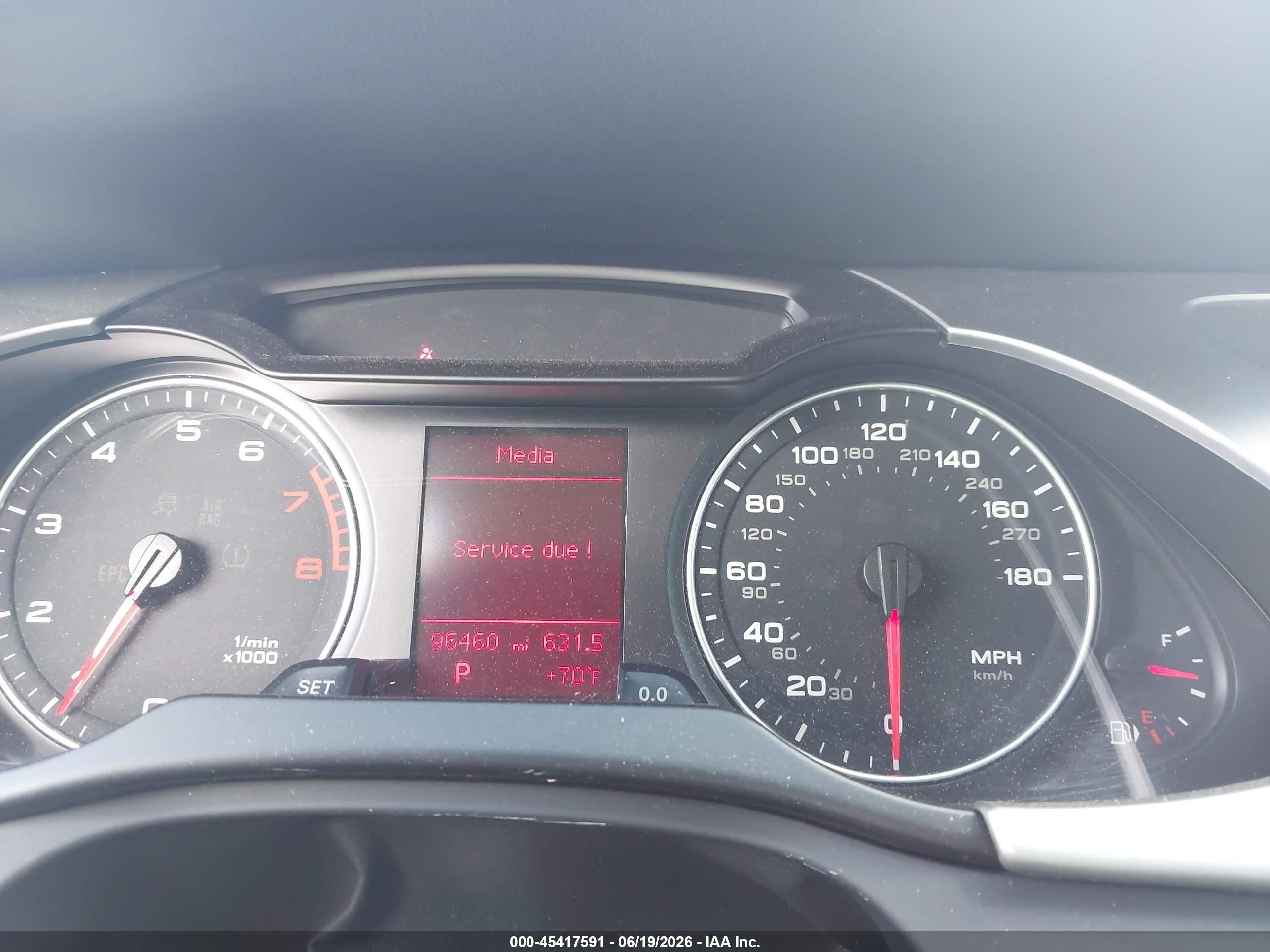 2010 Audi A4 2.0t Premium Серебряный vin: WAUBFAFL0AN035055