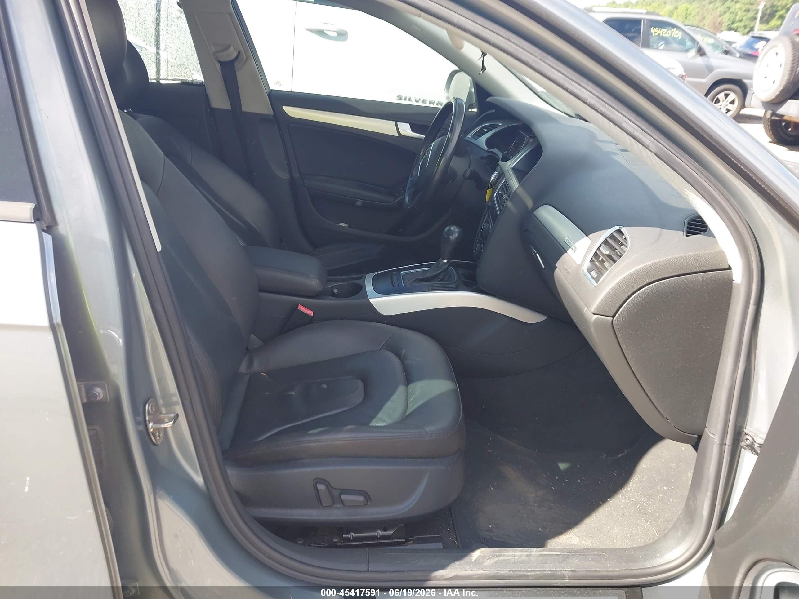 2010 Audi A4 2.0t Premium Серебряный vin: WAUBFAFL0AN035055