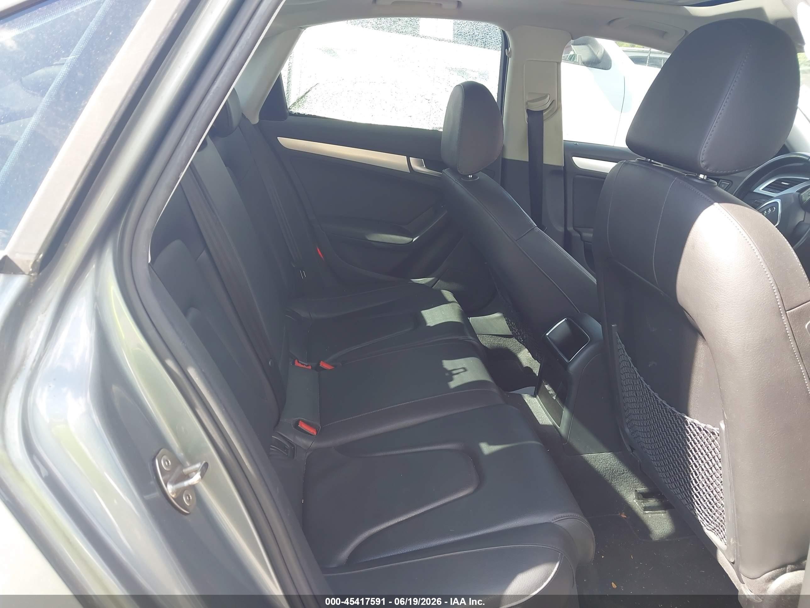 2010 Audi A4 2.0t Premium Серебряный vin: WAUBFAFL0AN035055
