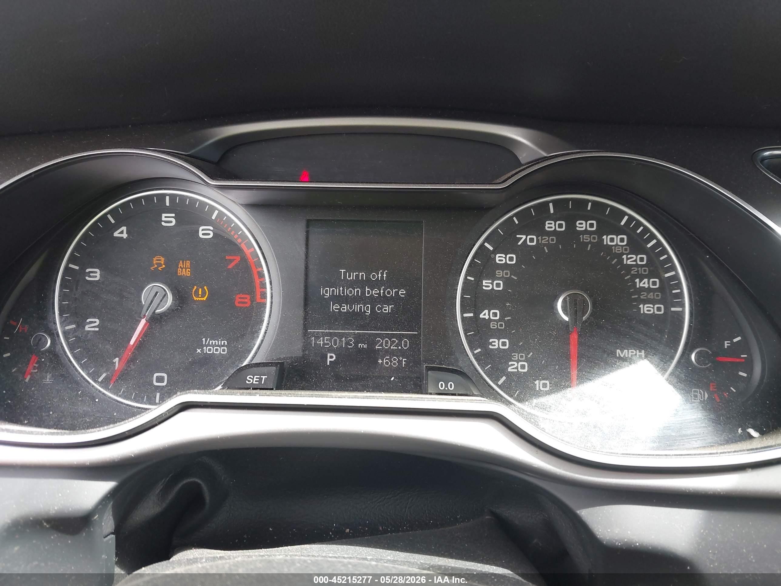 2013 Audi A4 2.0t Premium Черный vin: WAUBFAFL0DN025100