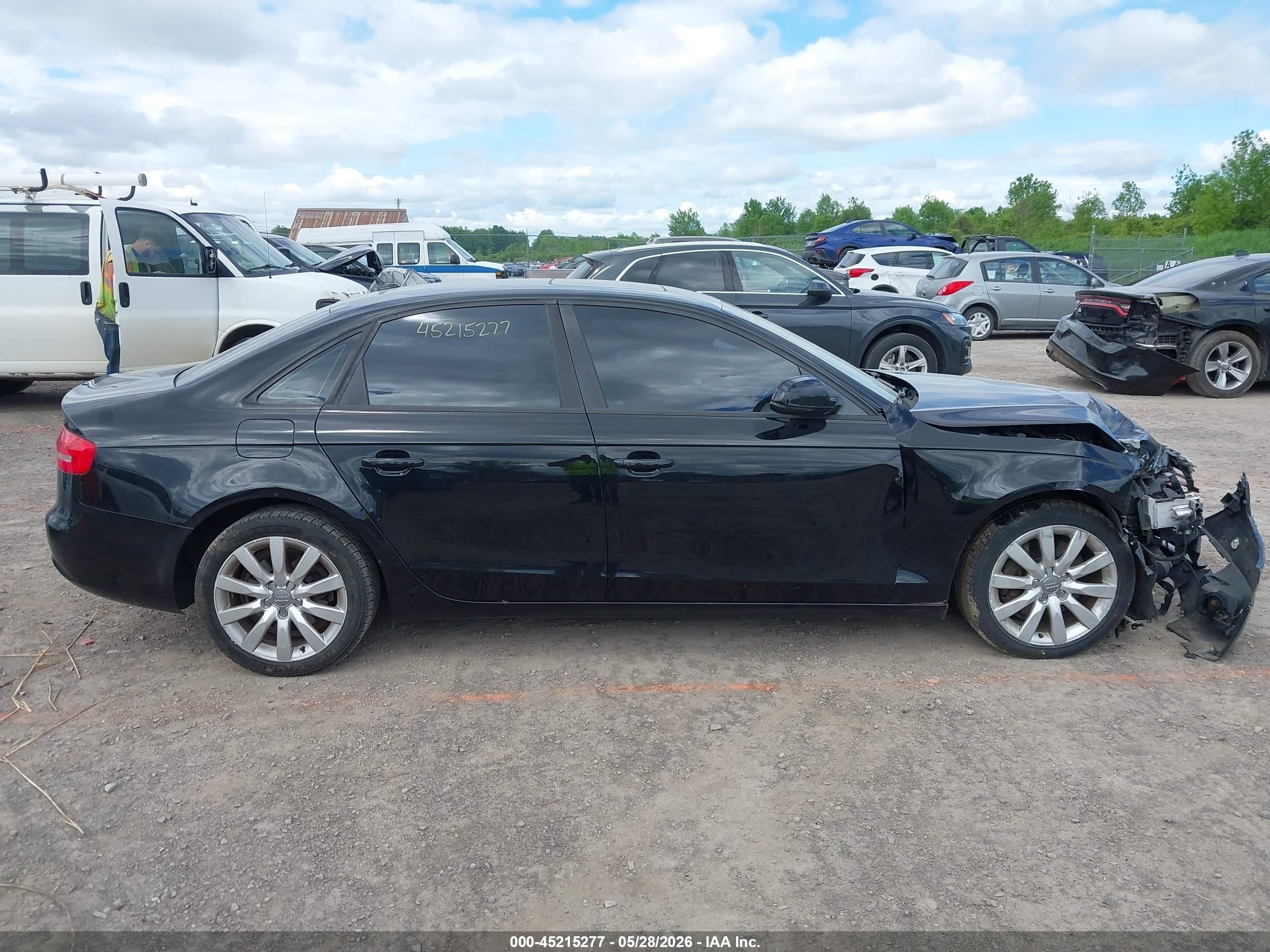 2013 Audi A4 2.0t Premium Черный vin: WAUBFAFL0DN025100