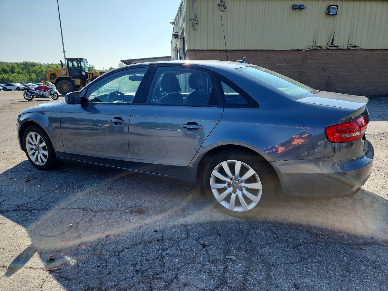 2013 Audi A4 Premium Silver vin: WAUBFAFL0DN041362