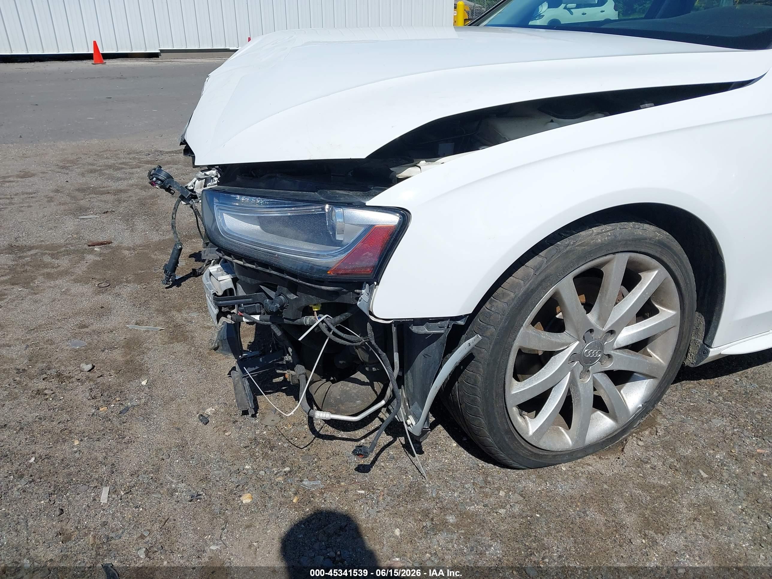 2014 Audi A4 2.0t Premium White vin: WAUBFAFL0EA050779