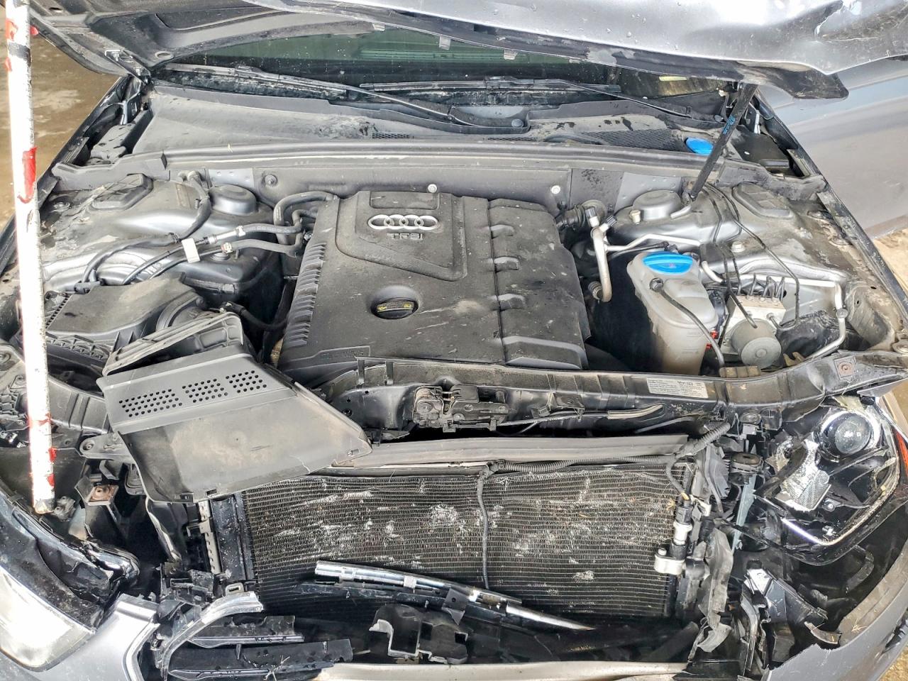 2014 Audi A4 Premium Серебряный vin: WAUBFAFL0EN031495