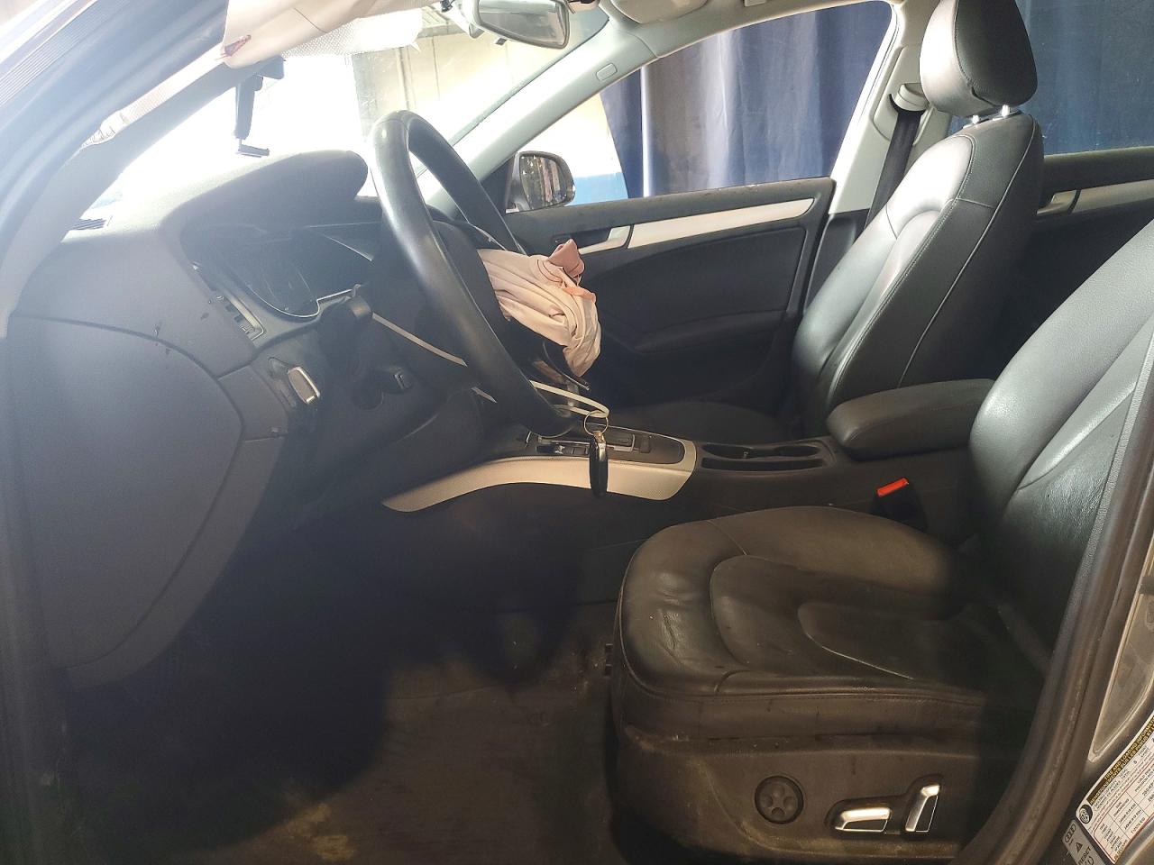 2014 Audi A4 Premium Серебряный vin: WAUBFAFL0EN031495