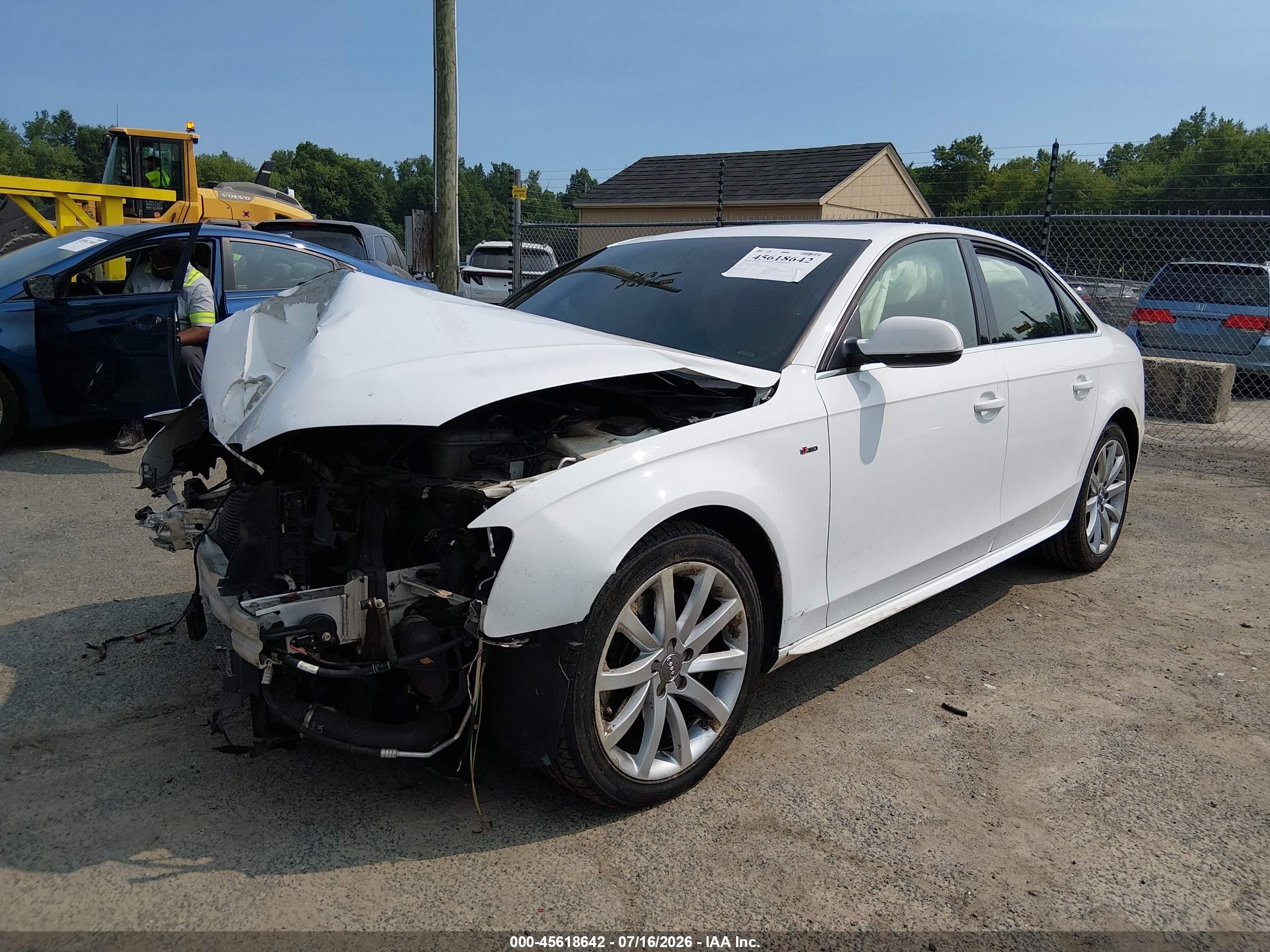 2014 Audi A4 2.0t Premium Белый vin: WAUBFAFL0EN043811