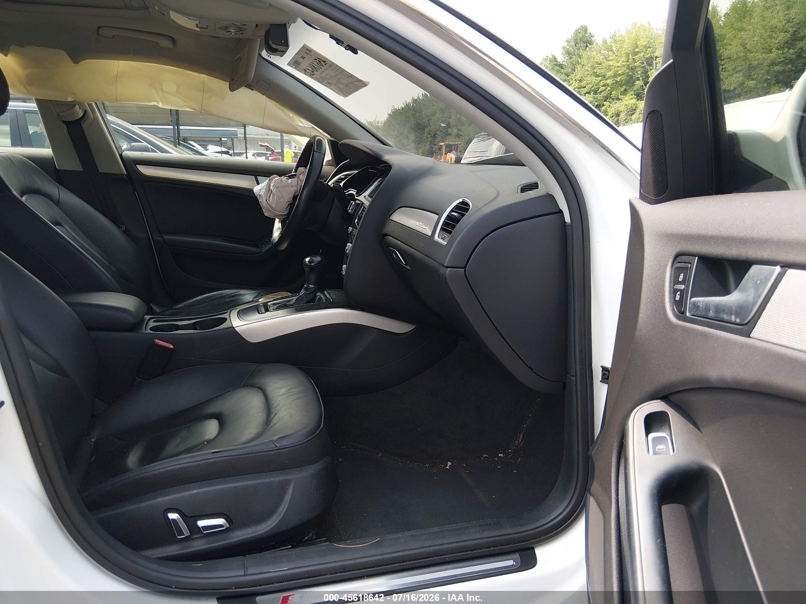 2014 Audi A4 2.0t Premium Белый vin: WAUBFAFL0EN043811