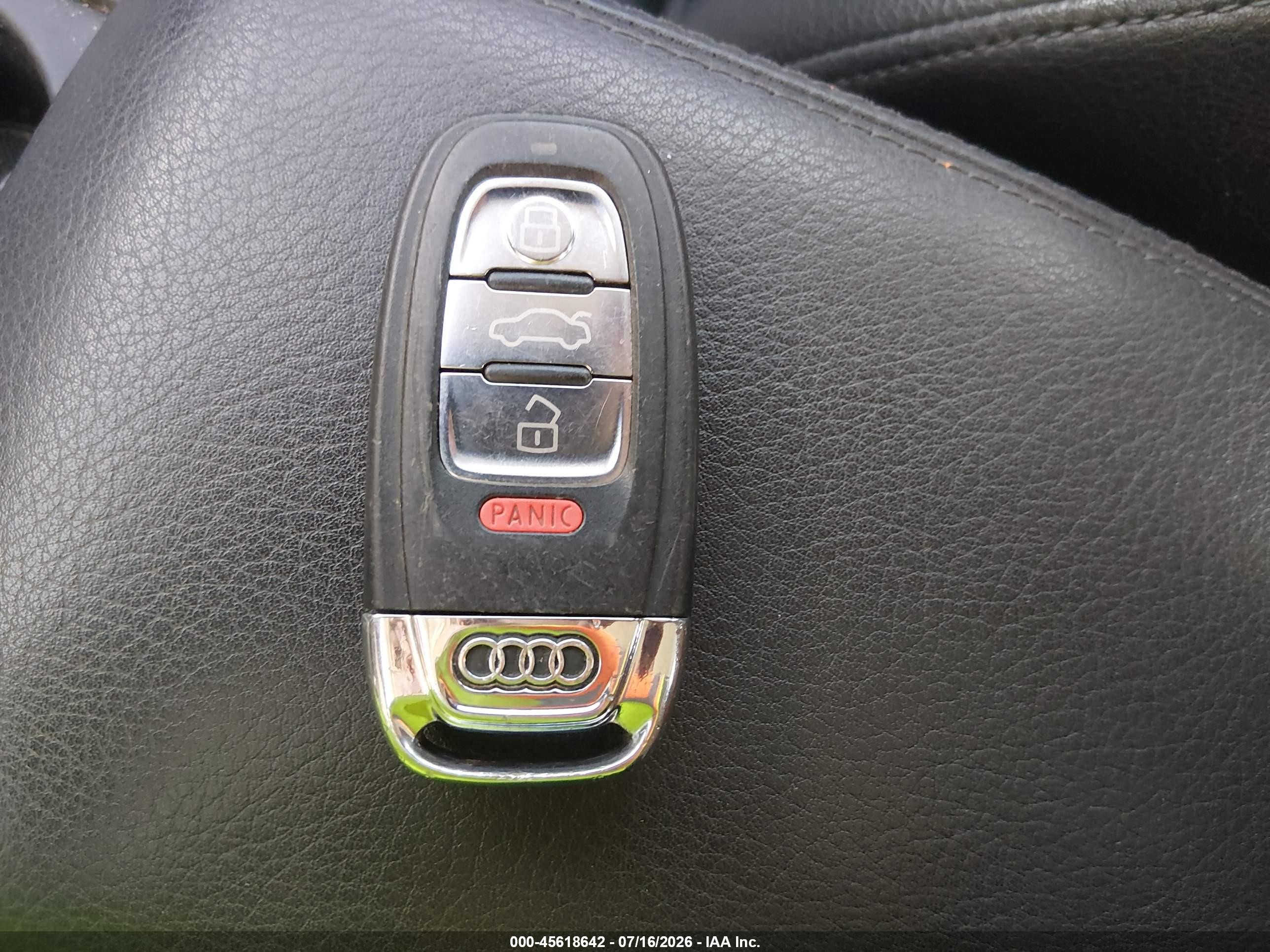 2014 Audi A4 2.0t Premium Белый vin: WAUBFAFL0EN043811