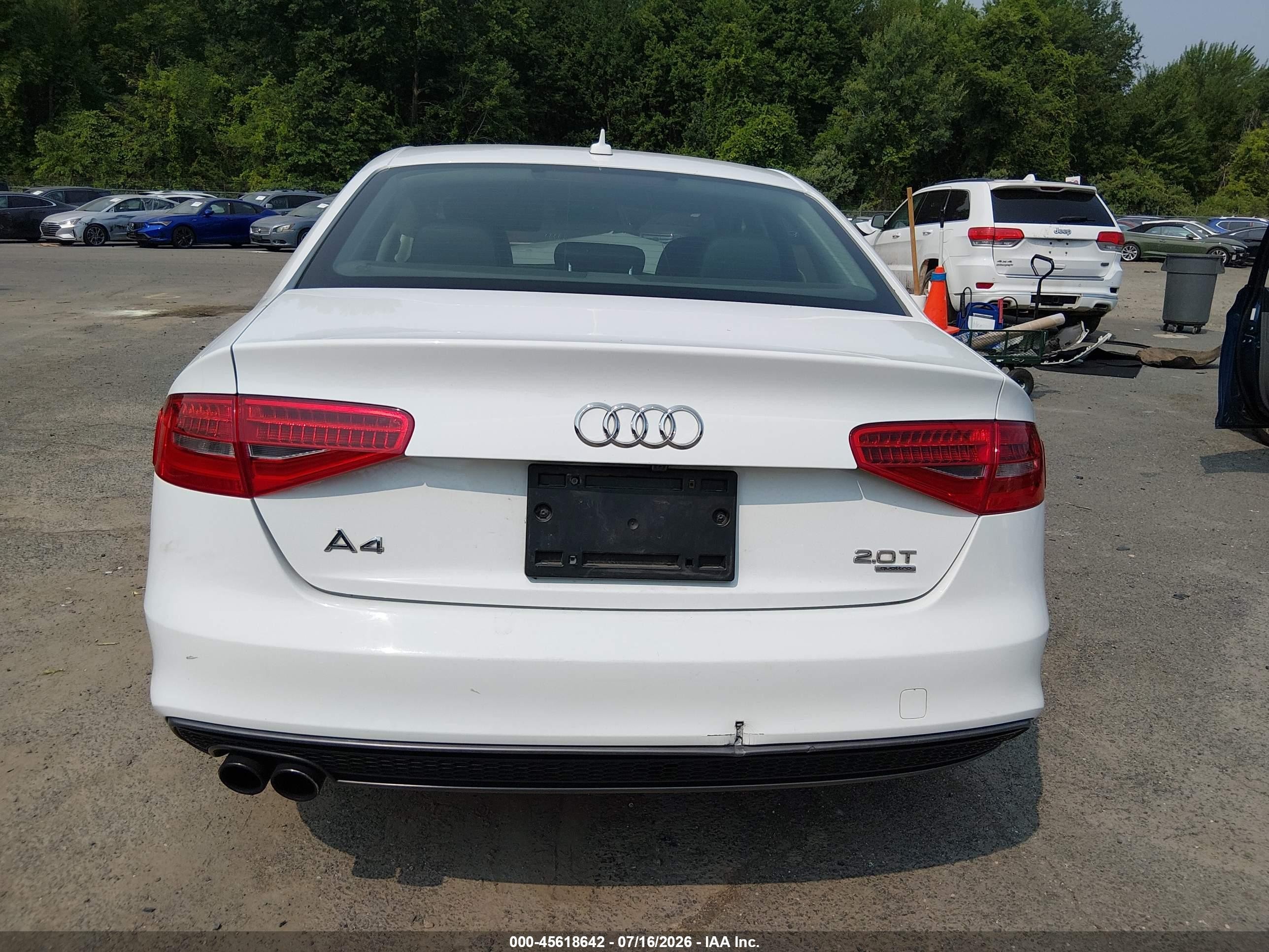 2014 Audi A4 2.0t Premium Белый vin: WAUBFAFL0EN043811