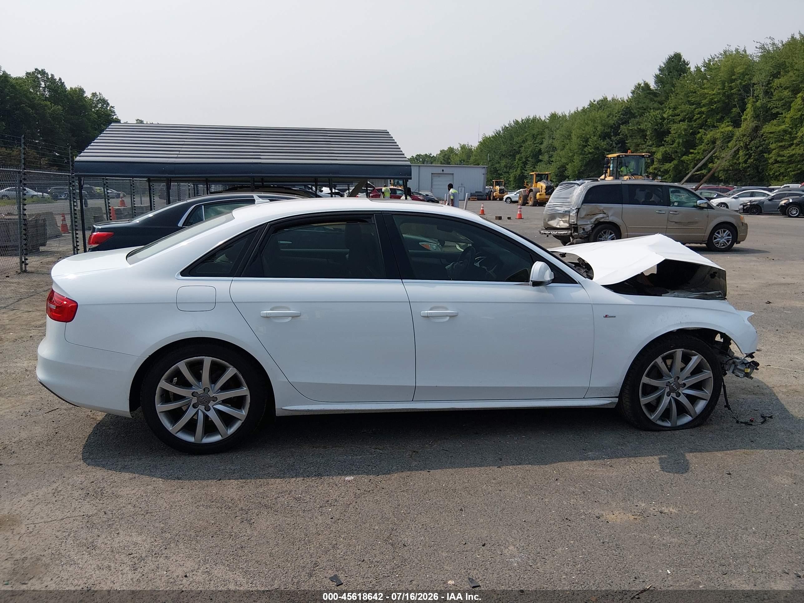 2014 Audi A4 2.0t Premium Белый vin: WAUBFAFL0EN043811