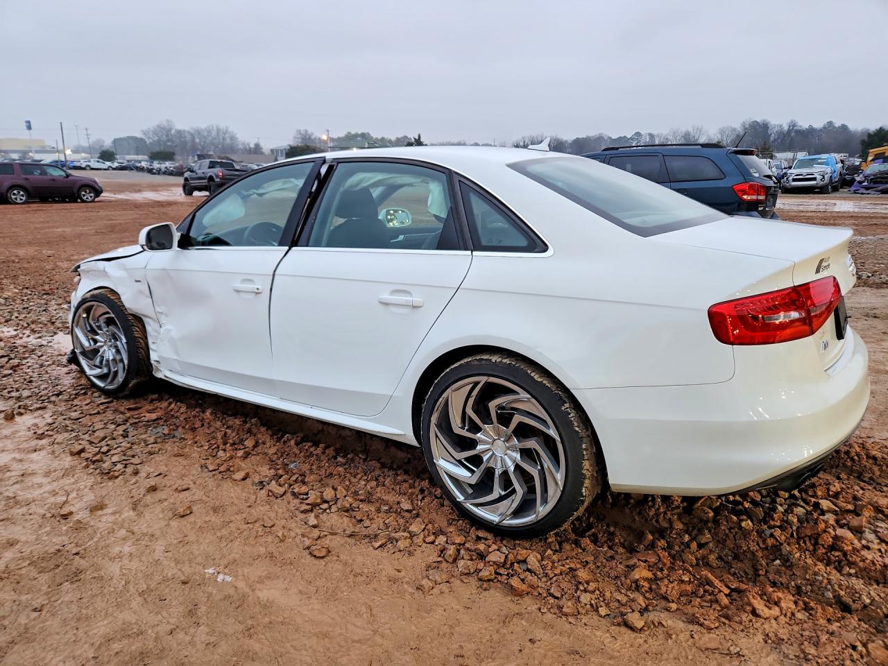 2015 Audi A4 Premium White vin: WAUBFAFL0FN043146