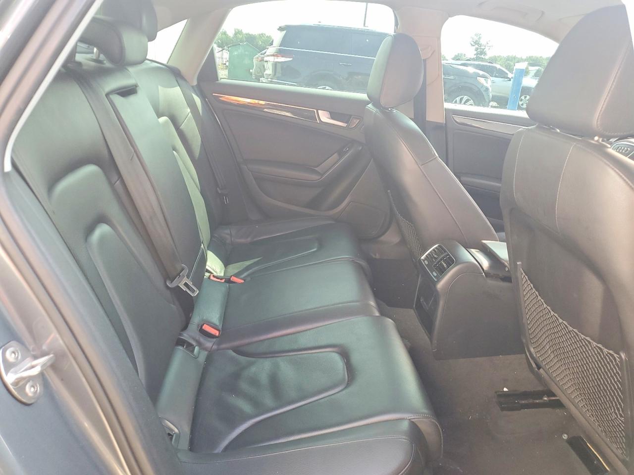 2015 Audi A4 Premium Серебряный vin: WAUBFAFL0FN044314